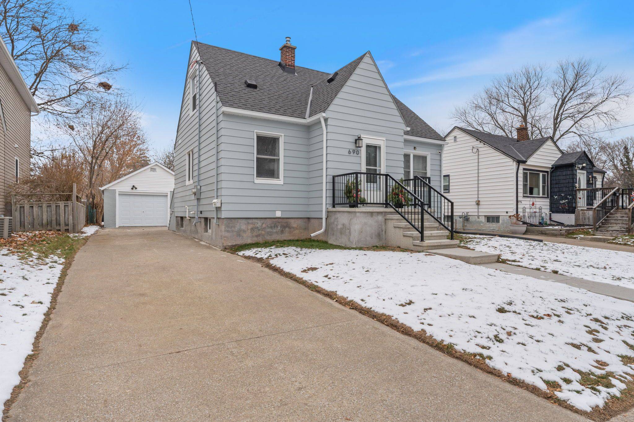 Sarnia, ON N7V 1Z7,690 Rosedale AVE