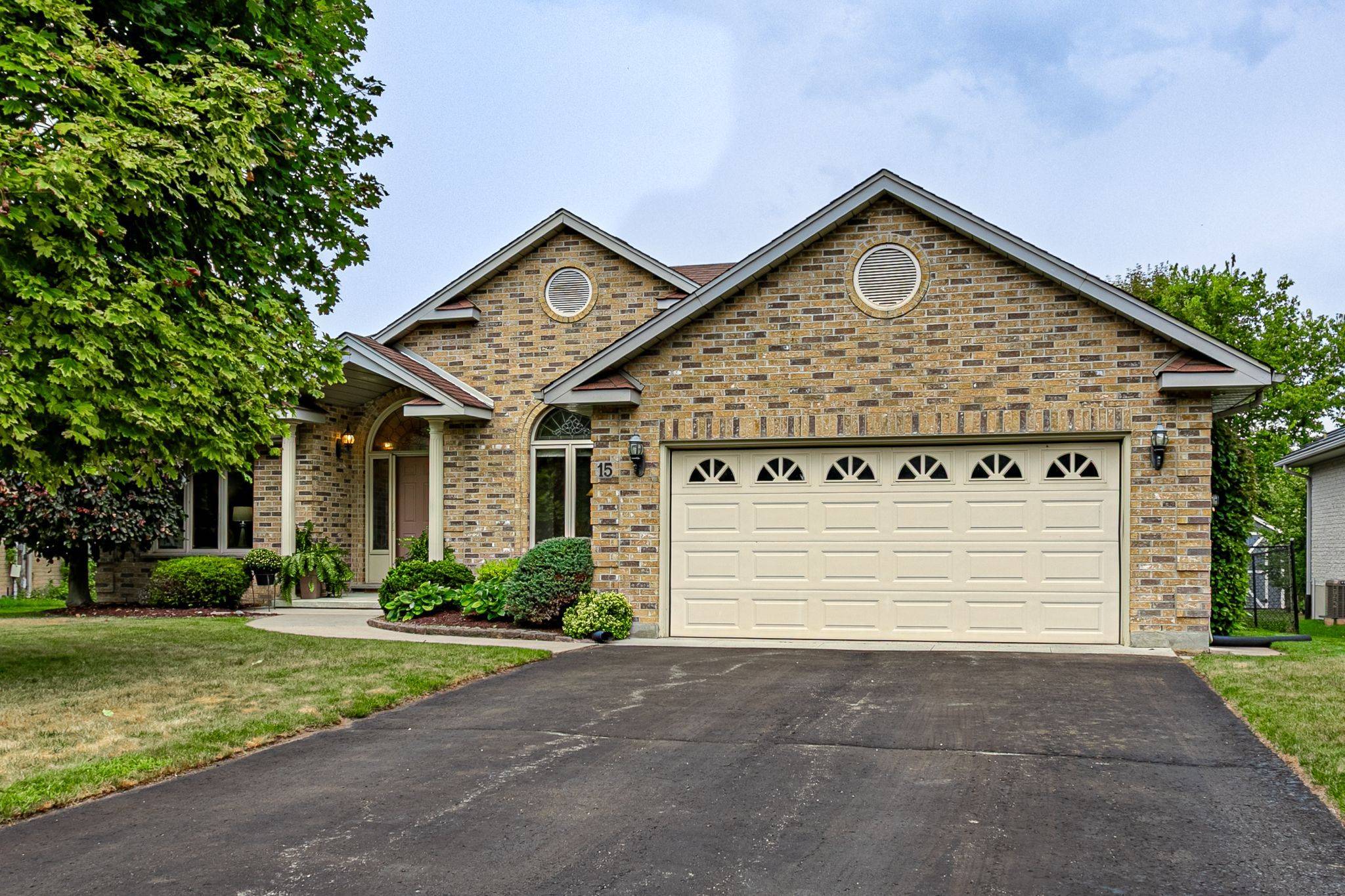 Thames Centre, ON N0L 1G3,15 Calvert PL