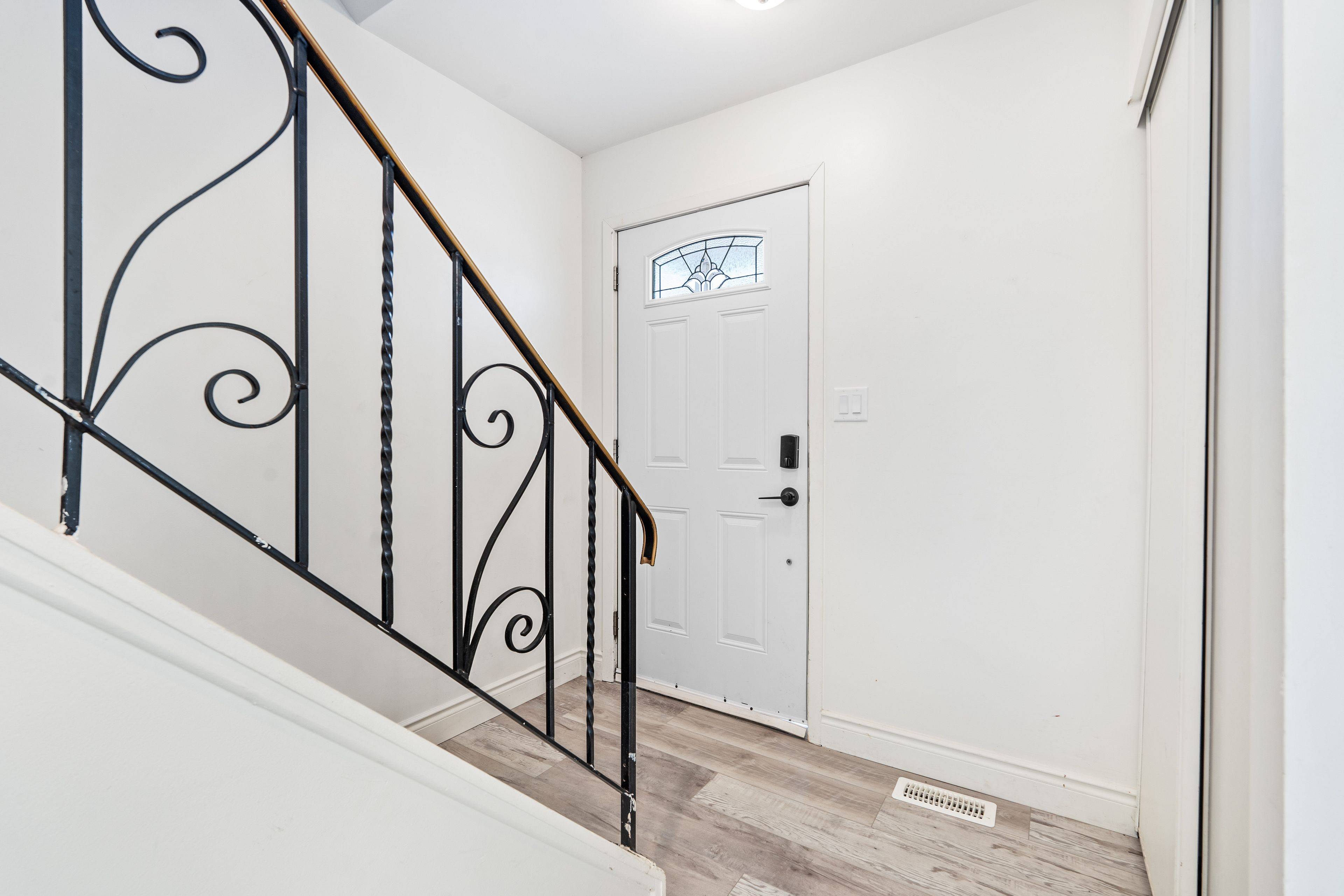 Kingston, ON K7M 7Z1,347 Kingsdale AVE