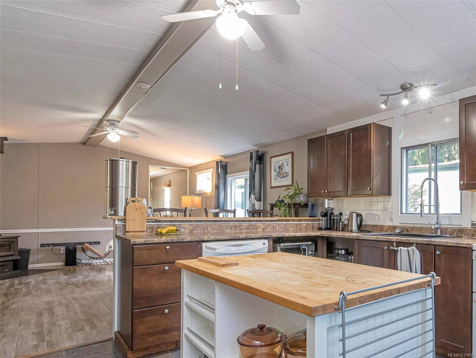 Nanaimo, BC V9R 6N3,25 Maki Rd #73