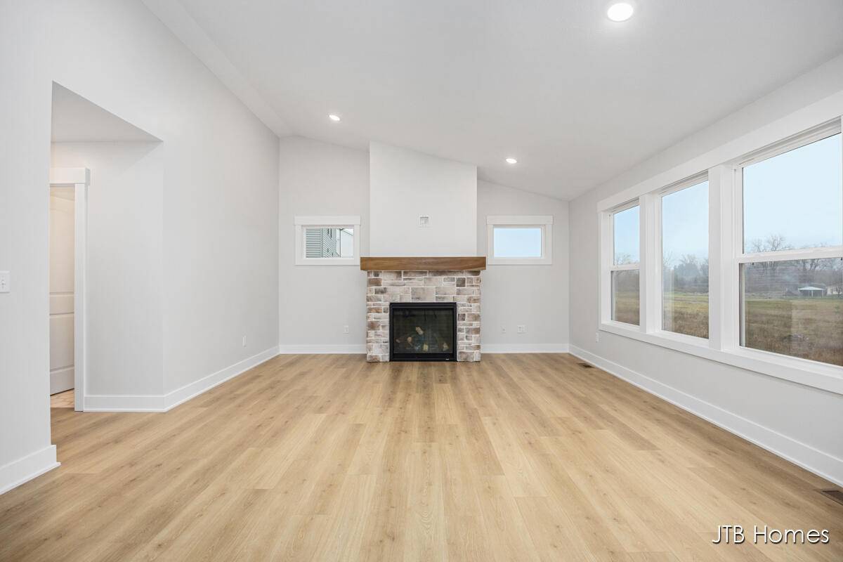 Allendale, MI 49401,11440 Shoreline DR #110