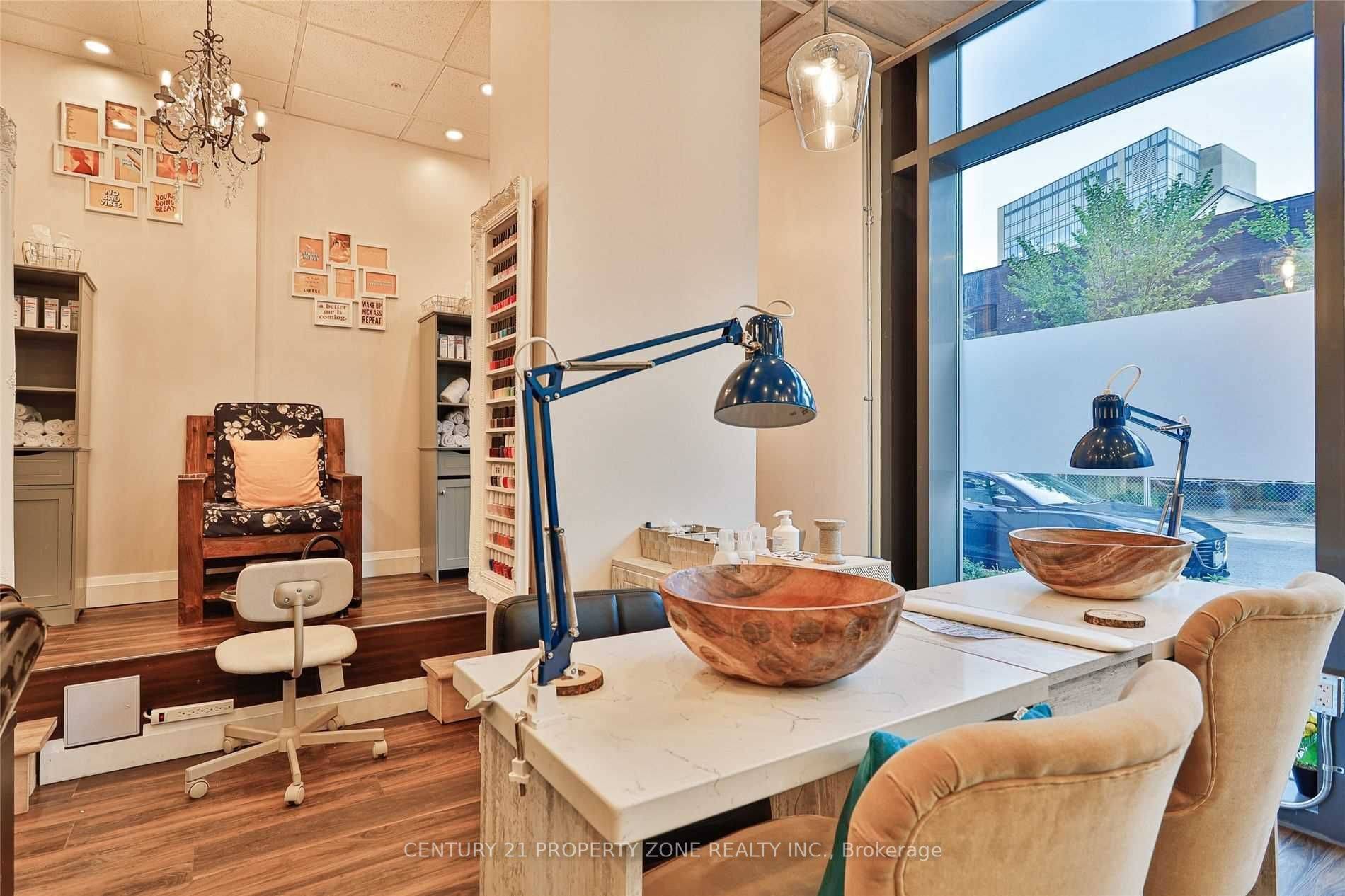 Toronto C01, ON M6J 0B7,92 Sudbury ST