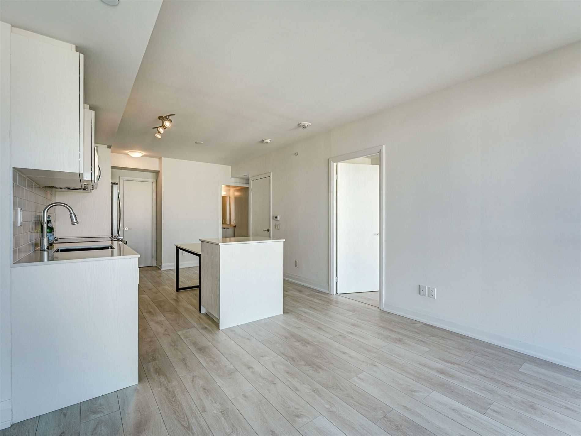 Toronto W04, ON M6L 0A6,1461 Lawrence AVE W #1502