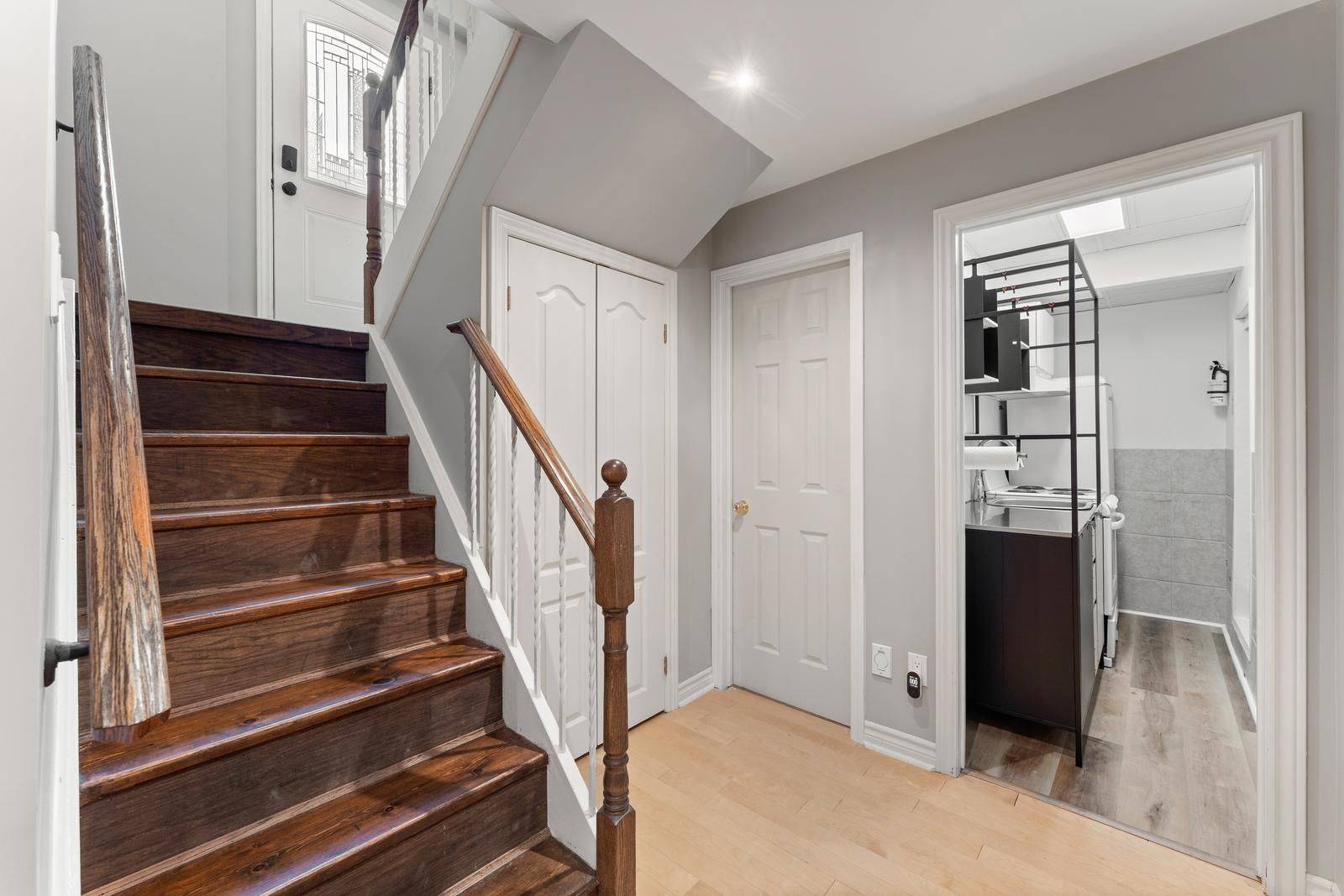 Caledon, ON L7E 2P1,100 Hesp DR #Lower