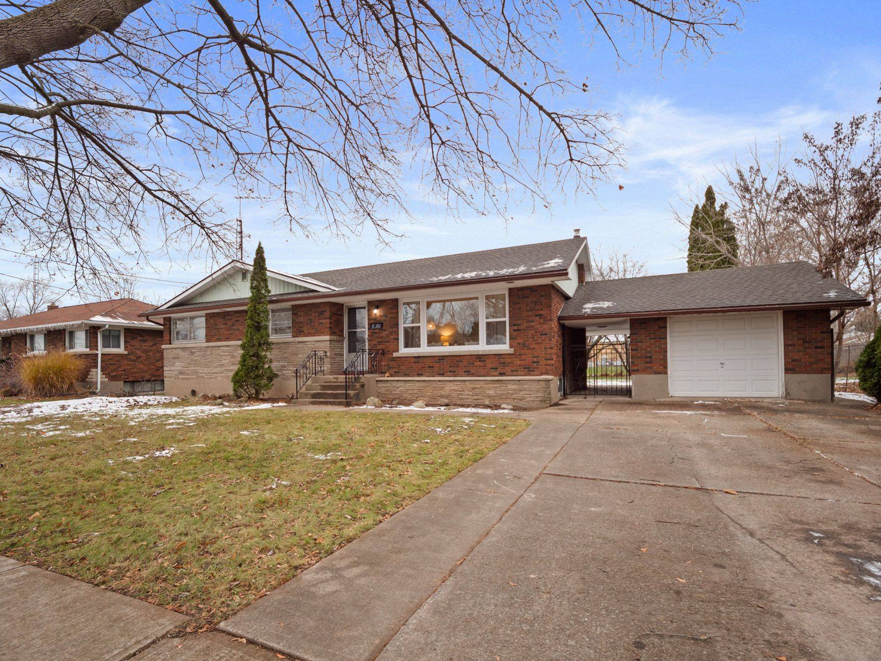 St. Catharines, ON L3M 3C1,33 Tamarack AVE