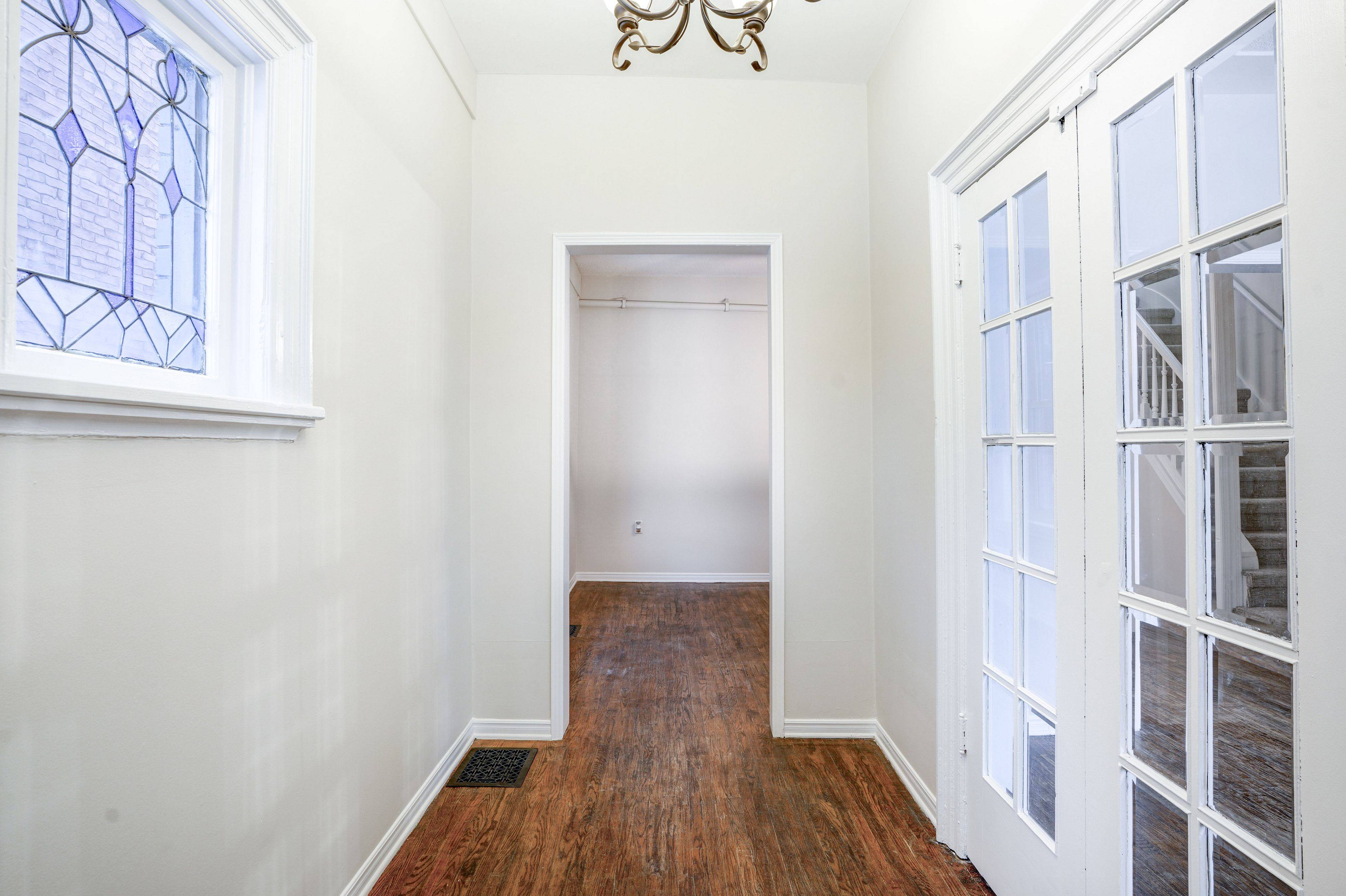 London South, ON N6C 1J1,21 Elmwood AVE E