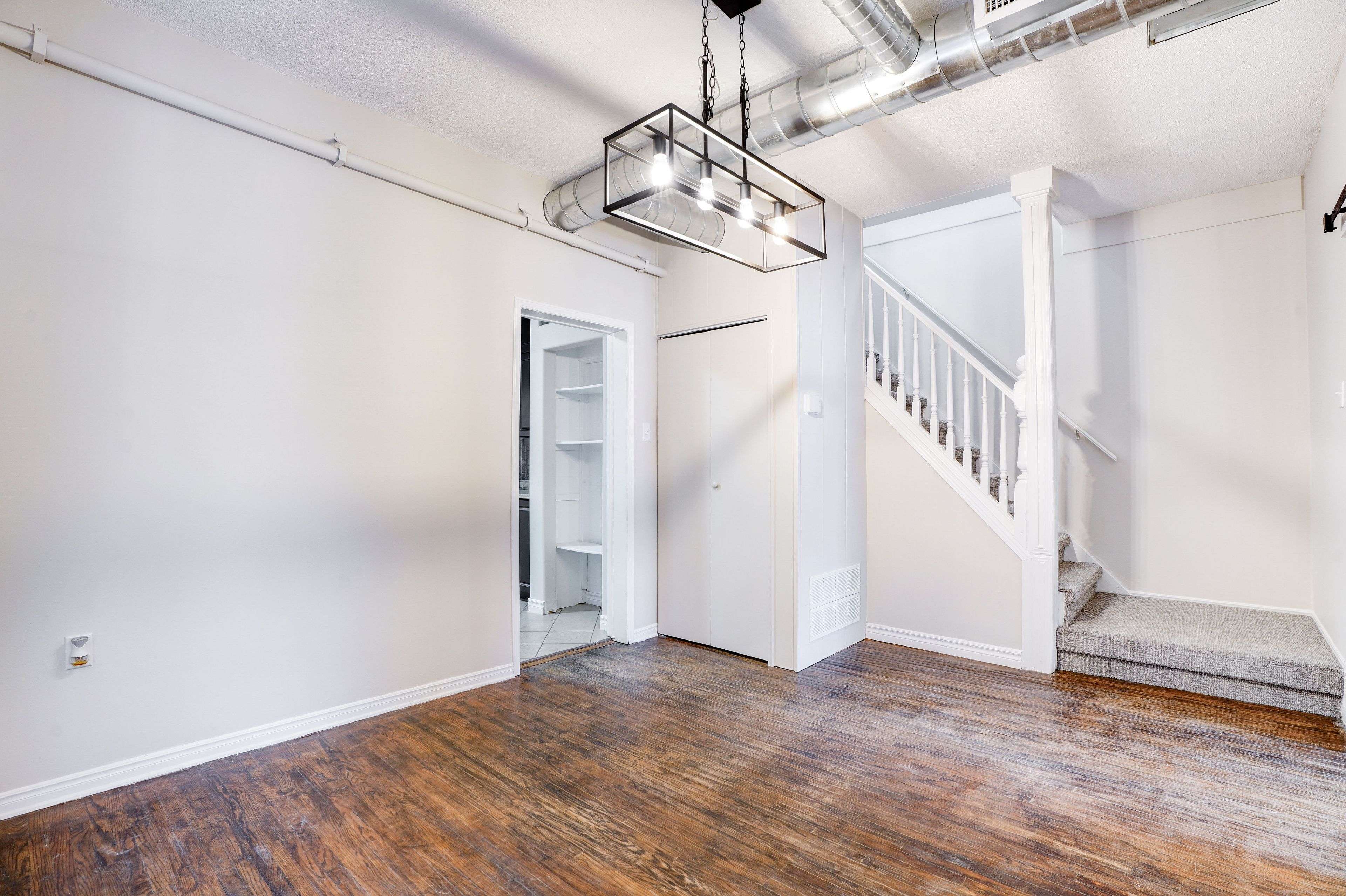 London South, ON N6C 1J1,21 Elmwood AVE E