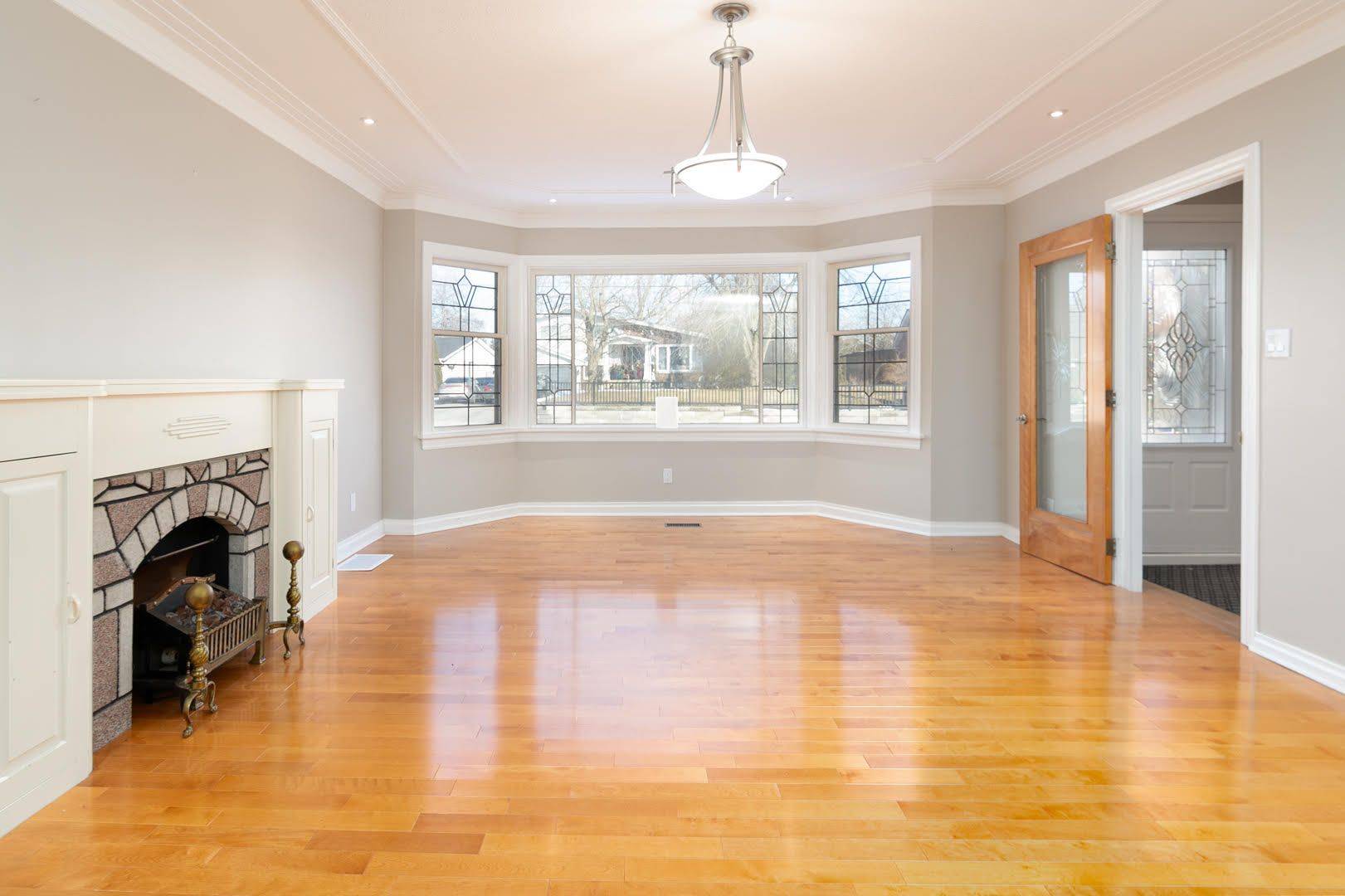 Brighton, ON K0K 1H0,76 Young ST #Upper