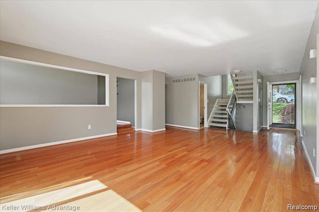 West Bloomfield, MI 48323,5321 Fairway LN