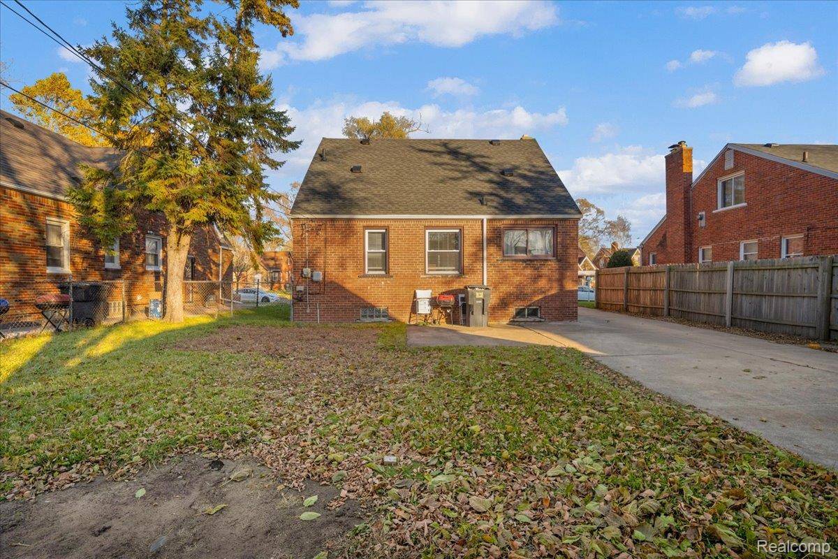 Detroit, MI 48205,17377 Dresden ST