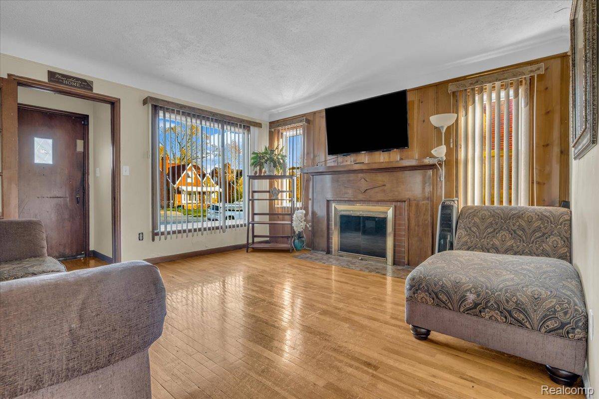 Detroit, MI 48205,17377 Dresden ST