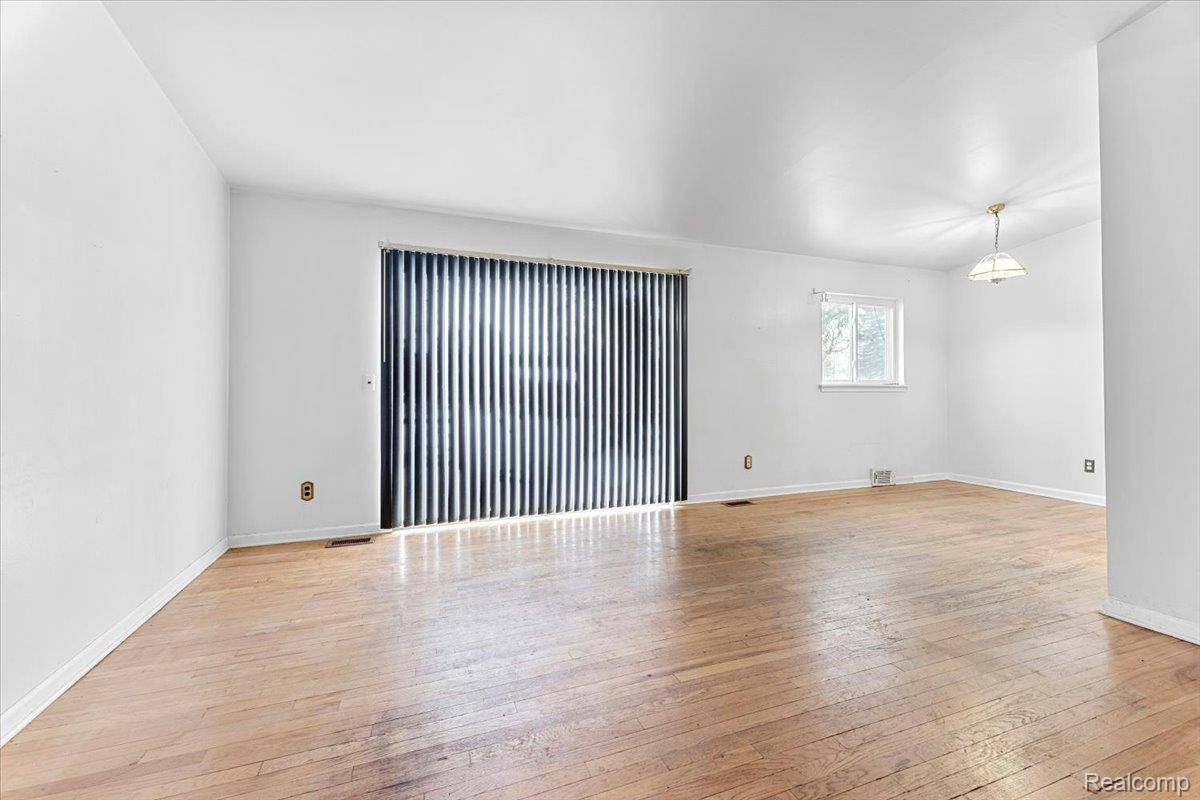 Dearborn Heights, MI 48127,27319 Kennedy ST