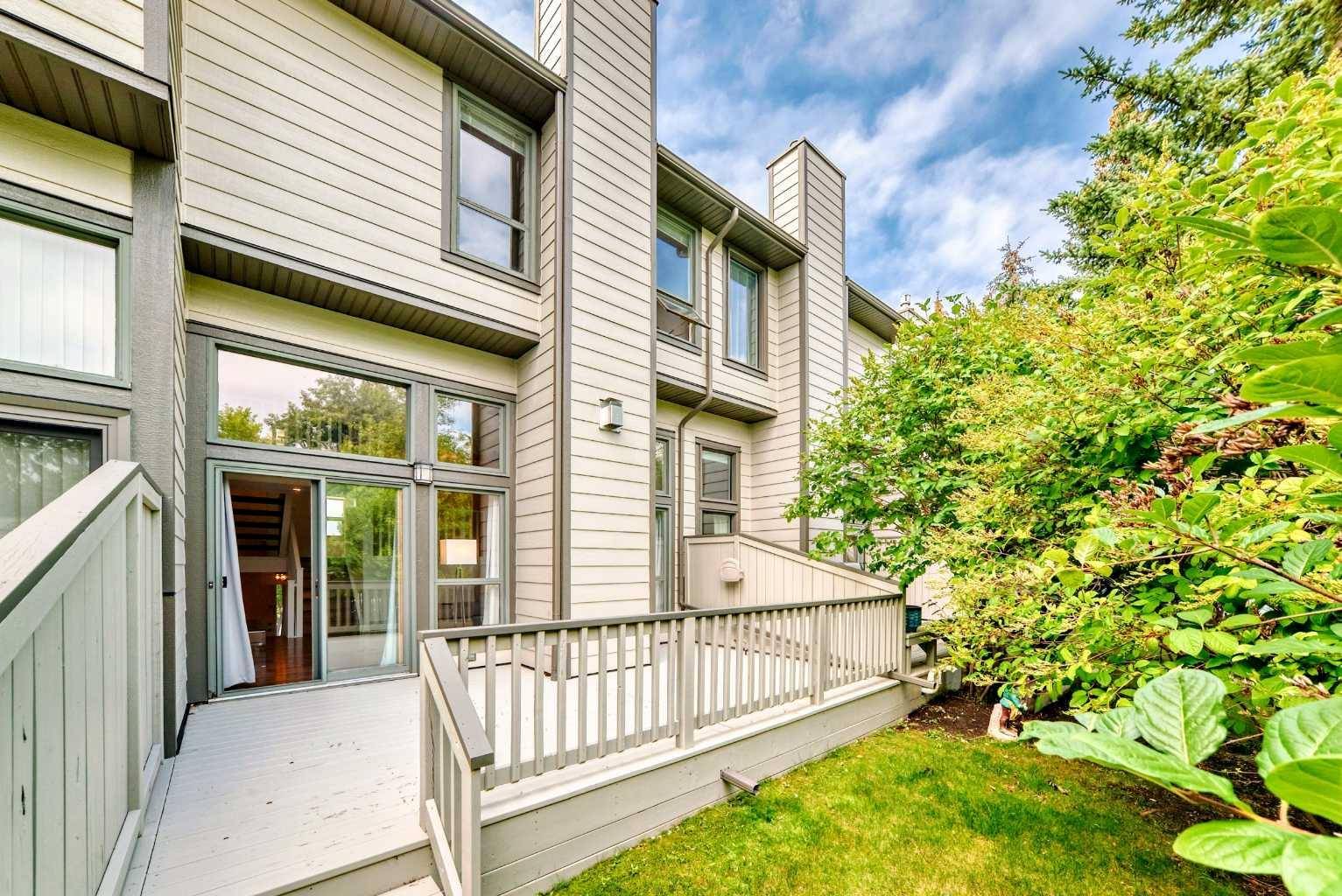 Calgary, AB T2W 3X7,185 Woodridge DR SW #39