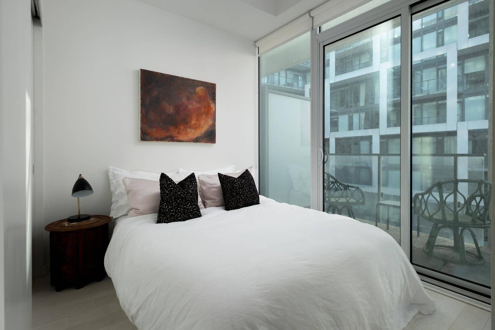 Toronto C10, ON M4S 0B2,8 Hillsdale AVE E #941