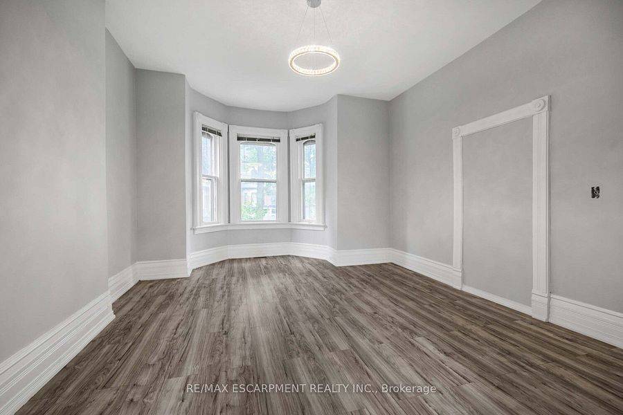 Toronto C01, ON M6J 3J1,35 Beaconsfield AVE #4