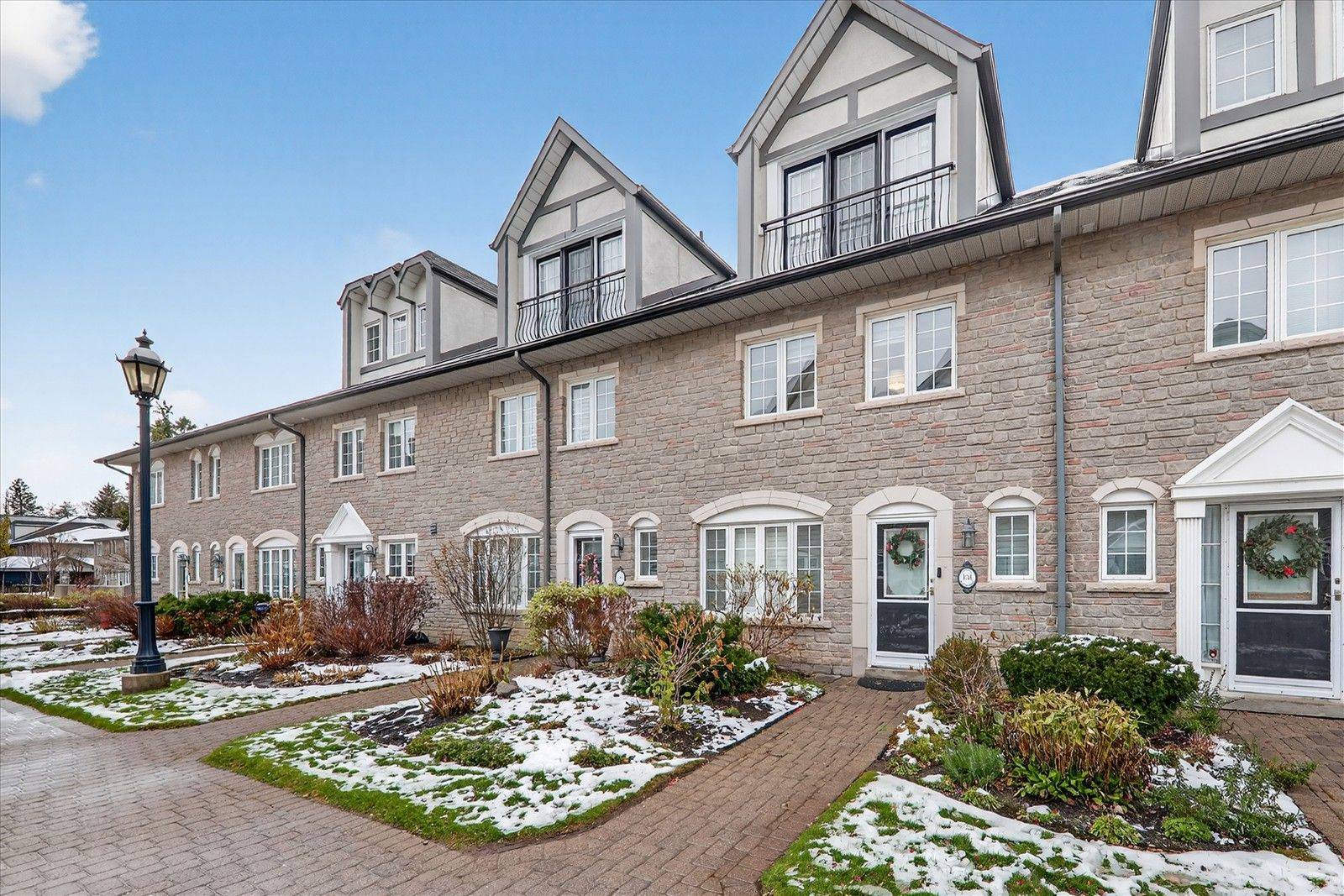 Pickering, ON L1V 6V9,1995 Royal RD #151