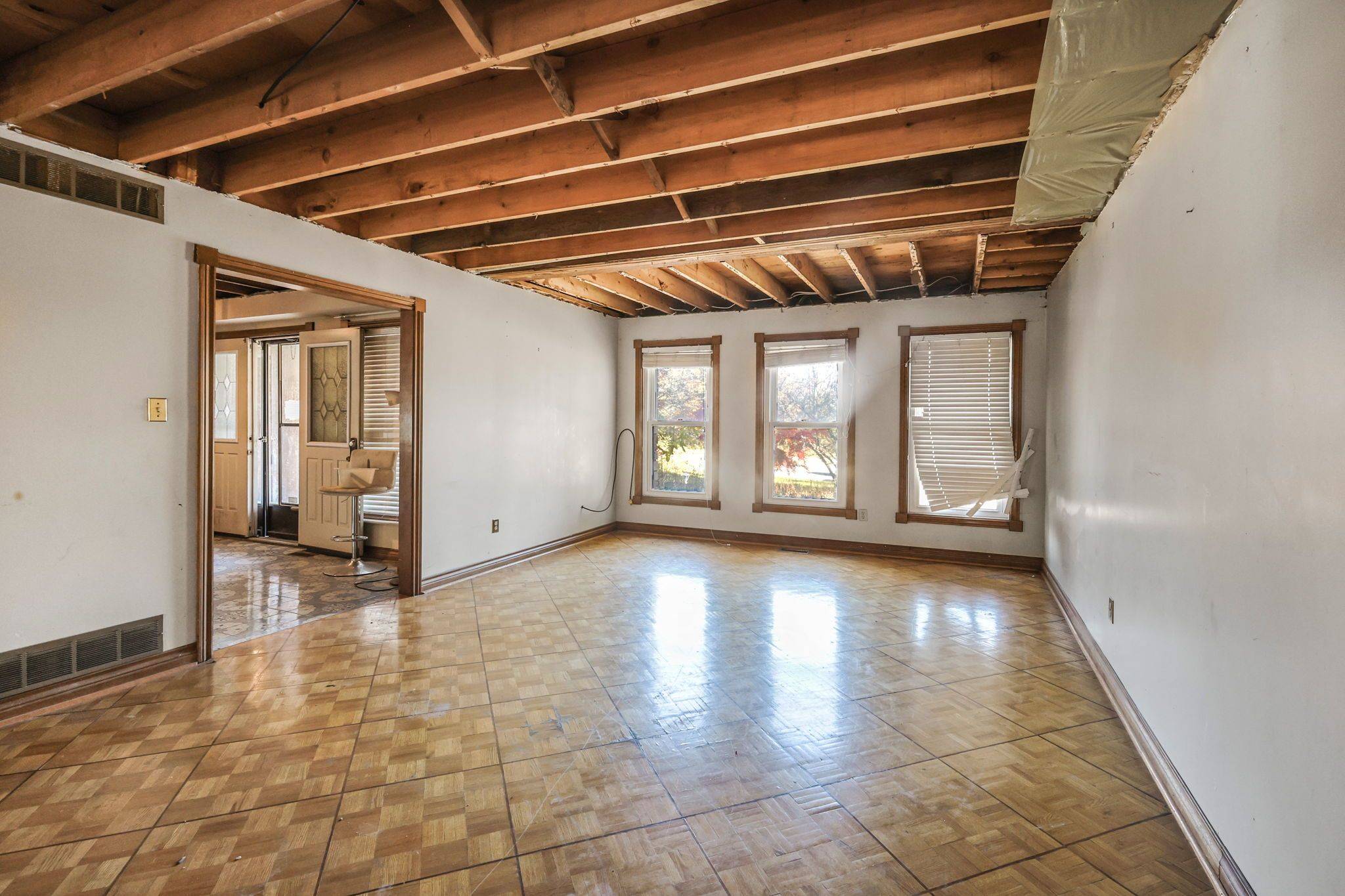 Oshawa, ON L1G 6Z5,1010 Ritson RD N