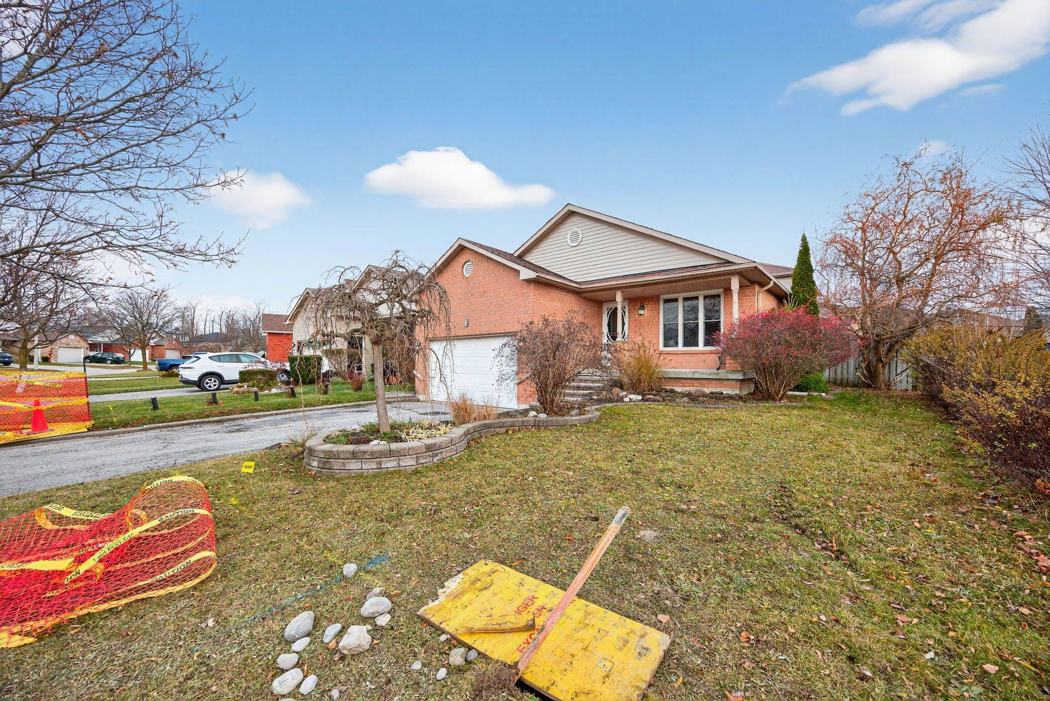 Barrie, ON L4N 8B1,1 Draper CRES