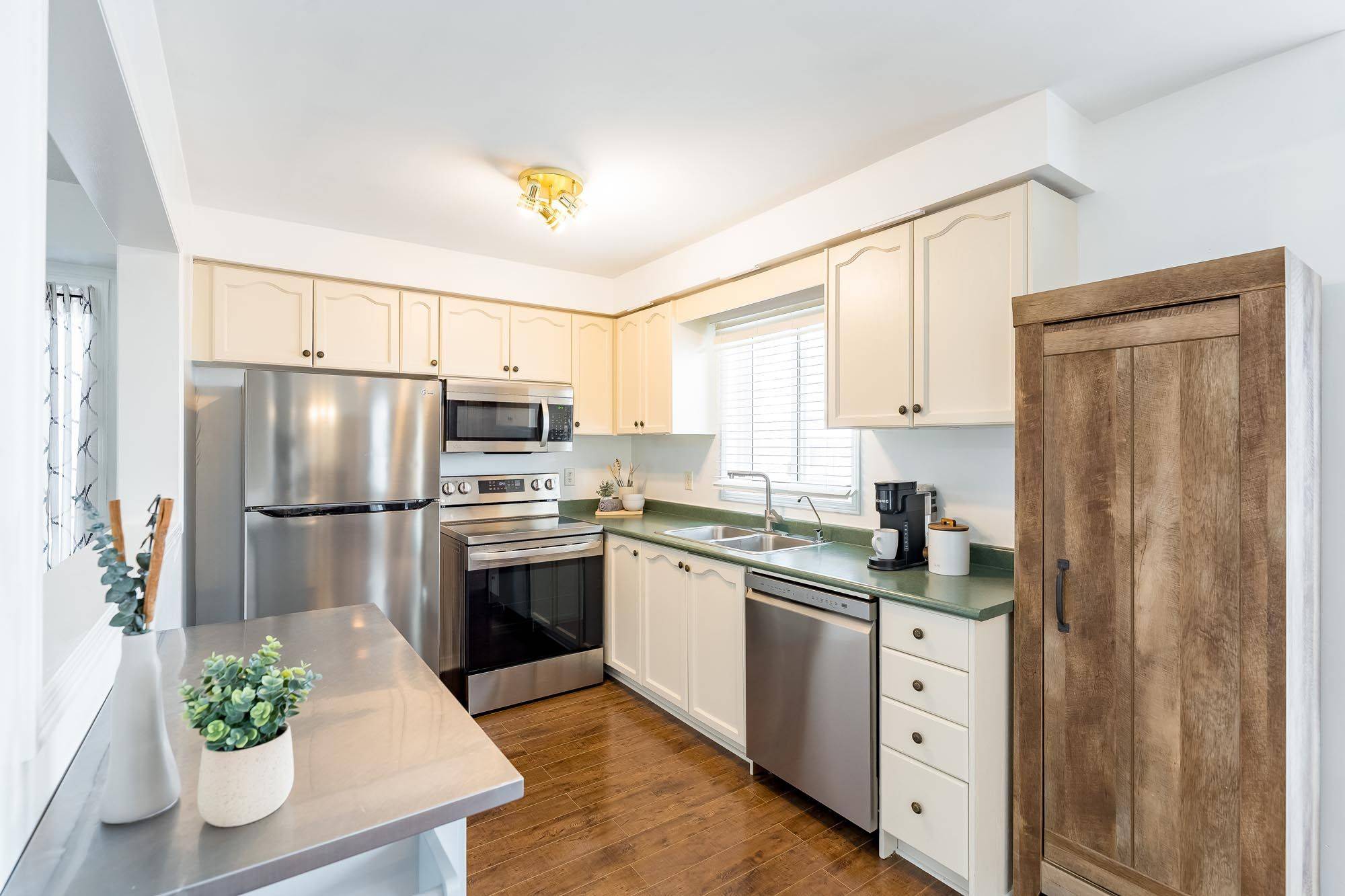 Barrie, ON L4N 9N3,7 Round Leaf CT