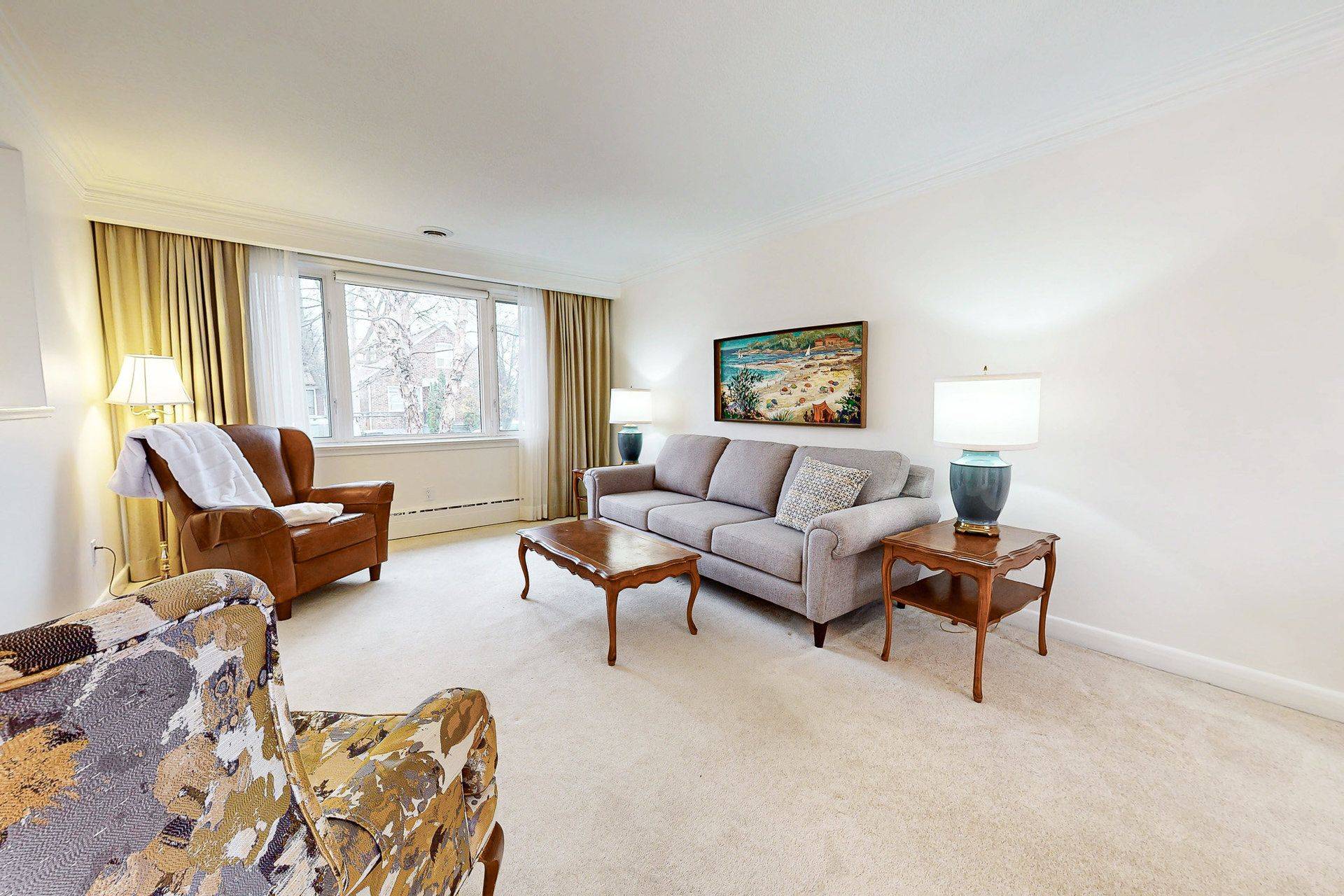 Toronto W06, ON M8W 1R8,62 Fairfield AVE