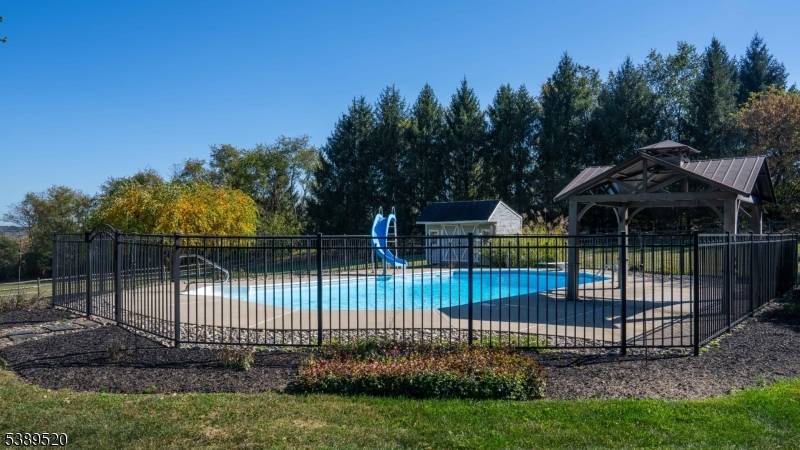 Holland Twp., NJ 08848,21 Church Rd