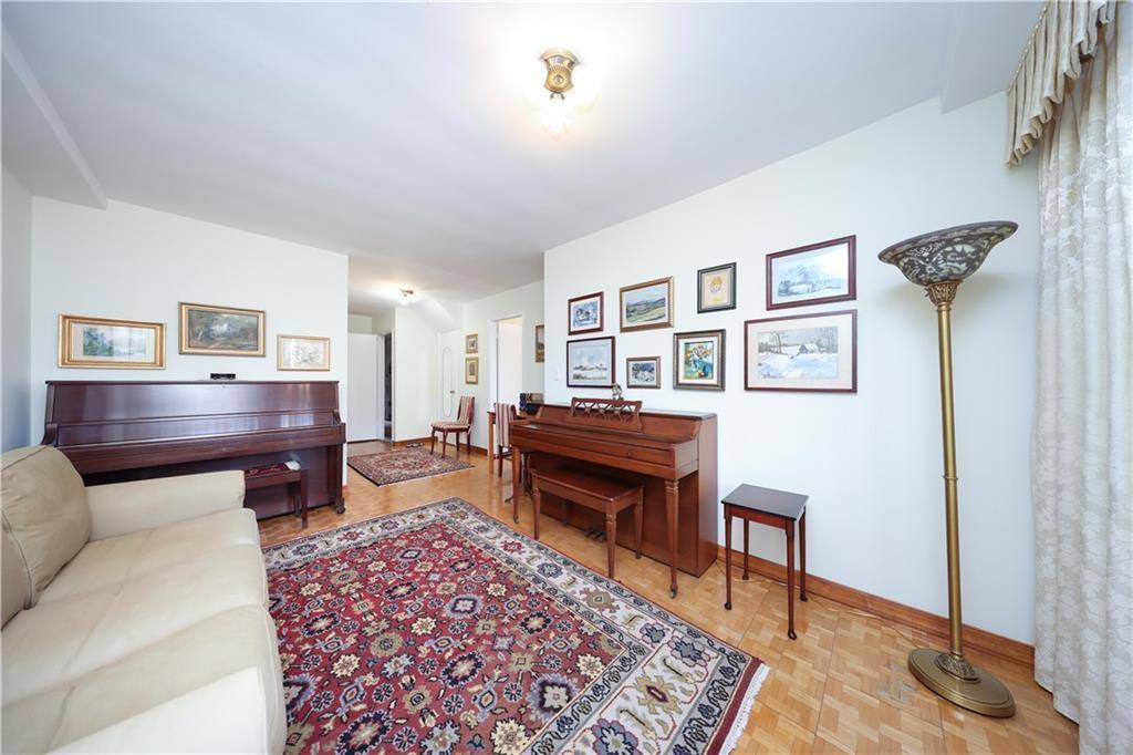 Elmhurst, NY 11373,7408 46th AVE