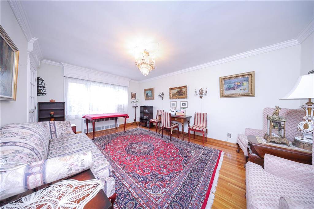 Elmhurst, NY 11373,7408 46th AVE