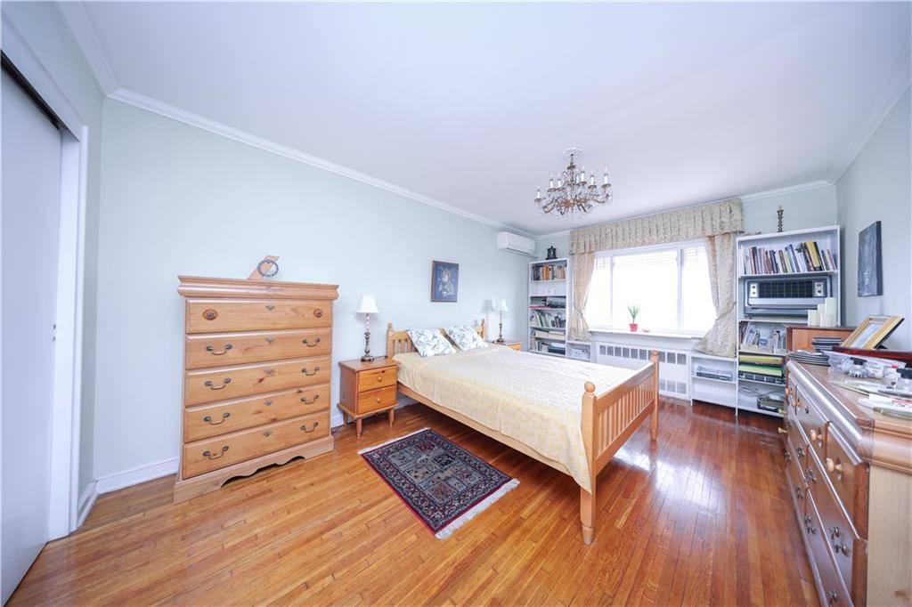 Elmhurst, NY 11373,7408 46th AVE