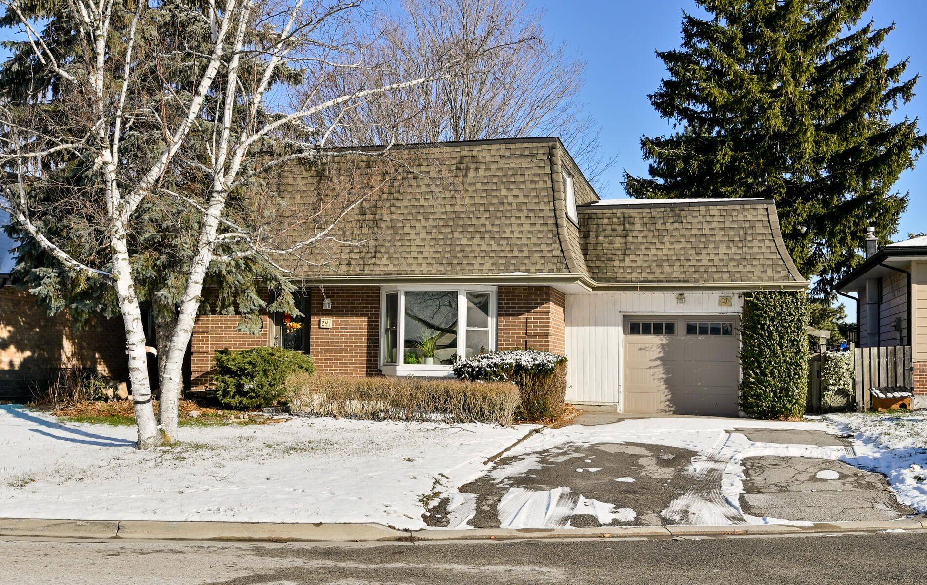 Whitby, ON L1N 5M7,29 Glenmount CT