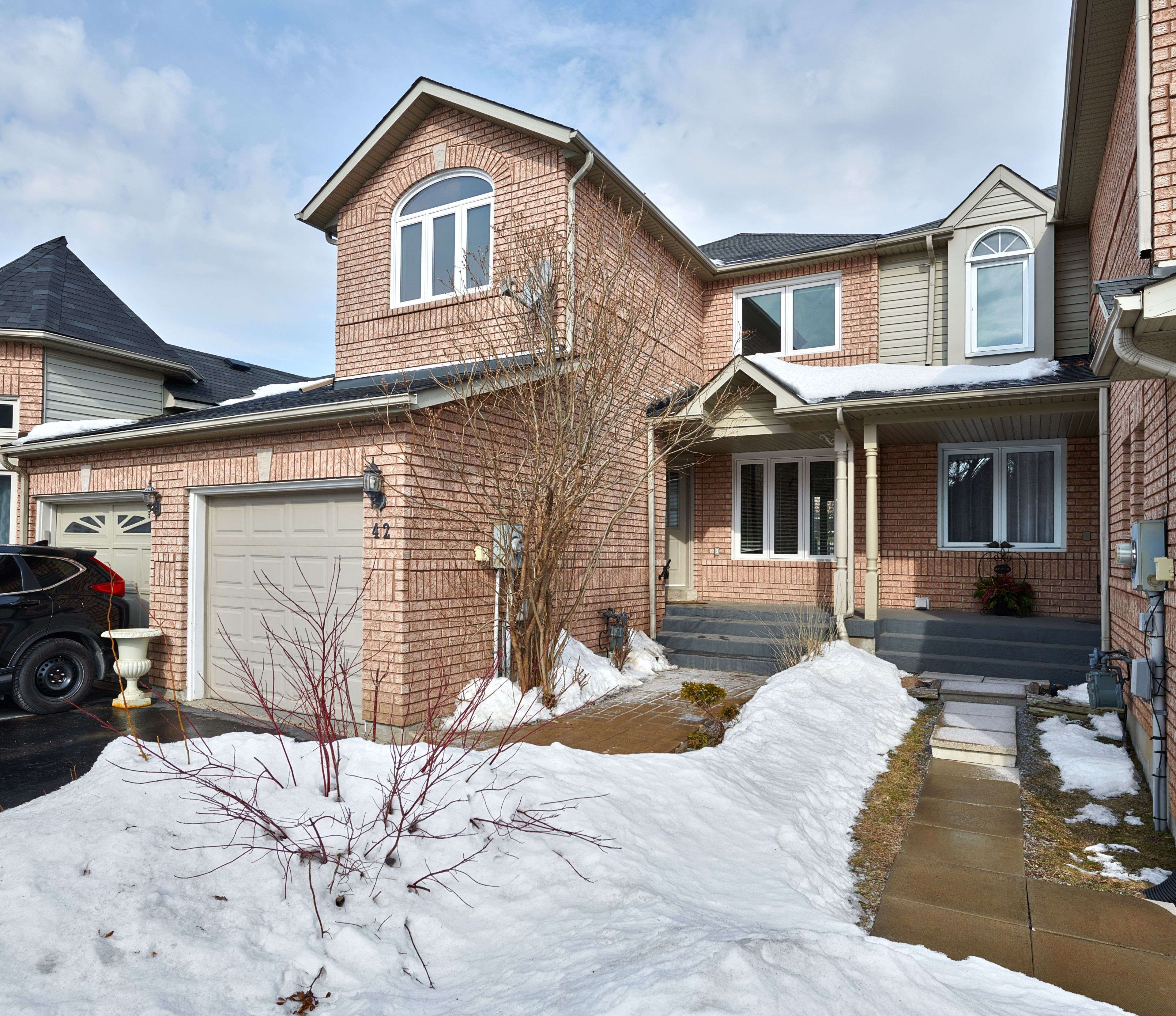 Barrie, ON L4N 8M7,42 Montserrand ST