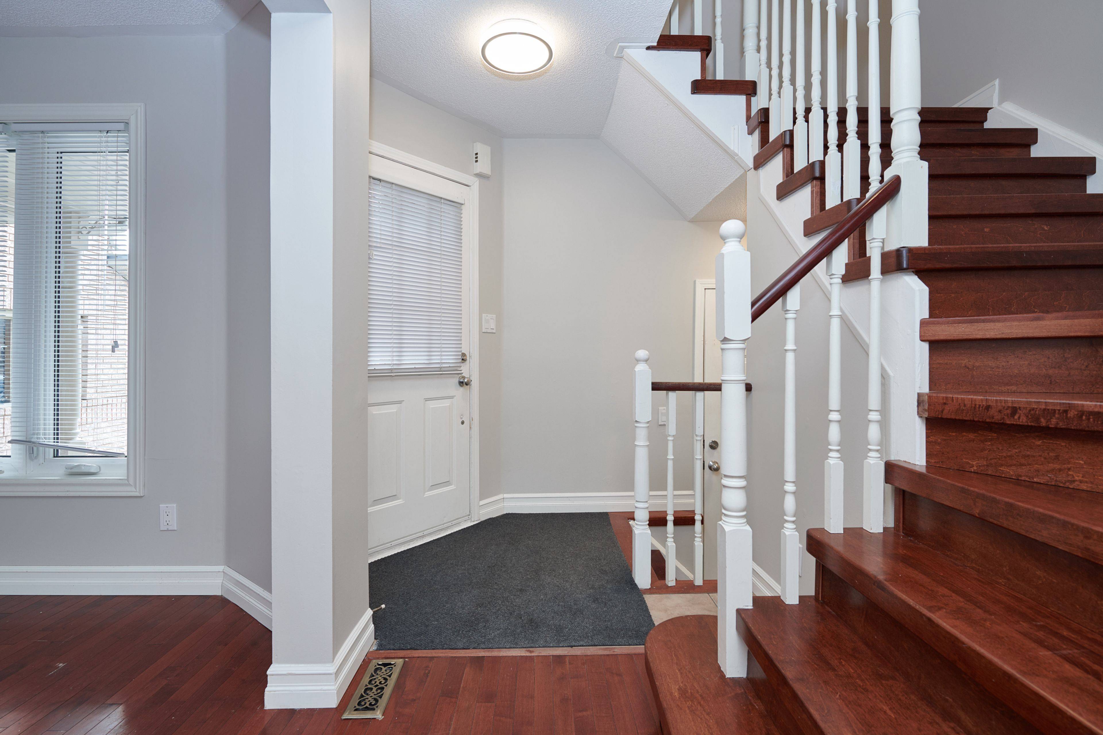 Barrie, ON L4N 8M7,42 Montserrand ST