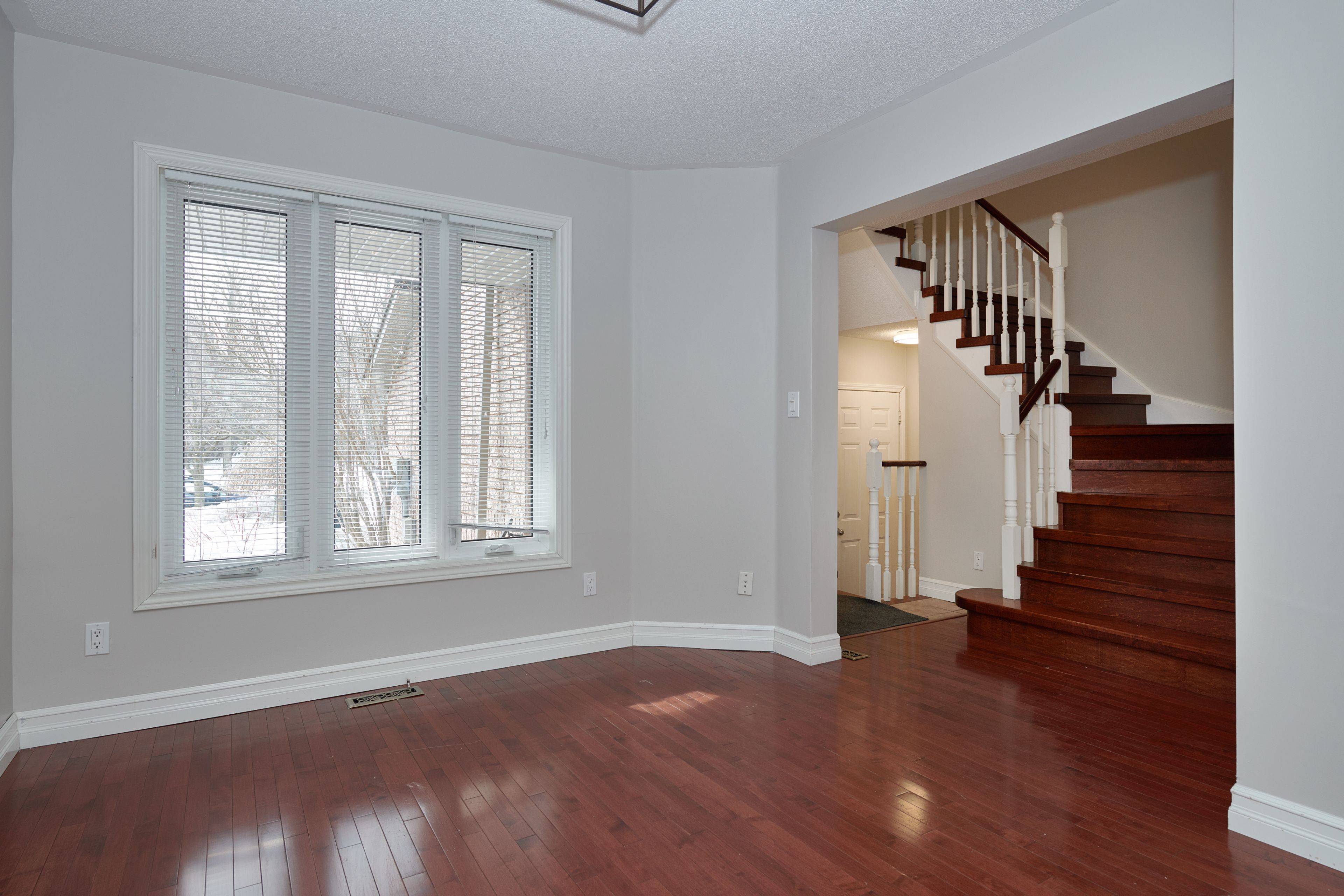 Barrie, ON L4N 8M7,42 Montserrand ST