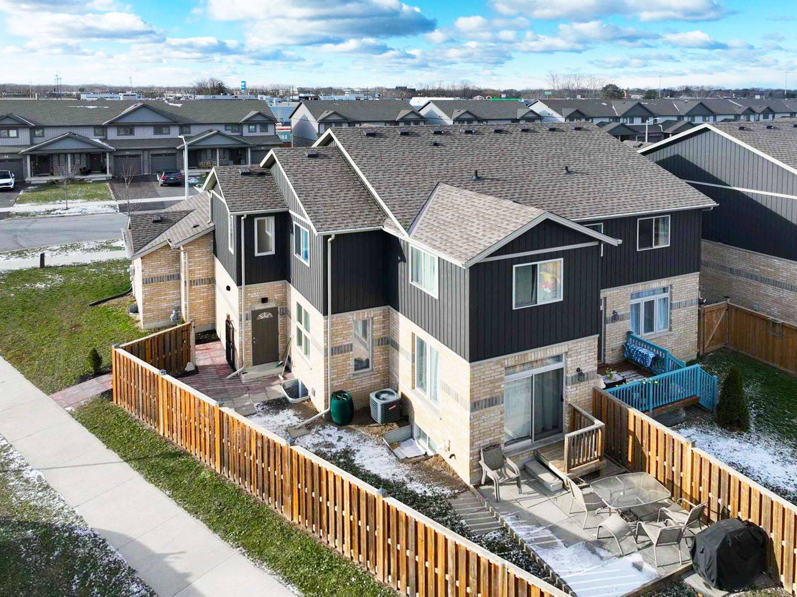 St. Catharines, ON L2R 0B8,11 MANHATTAN CT #LOWER