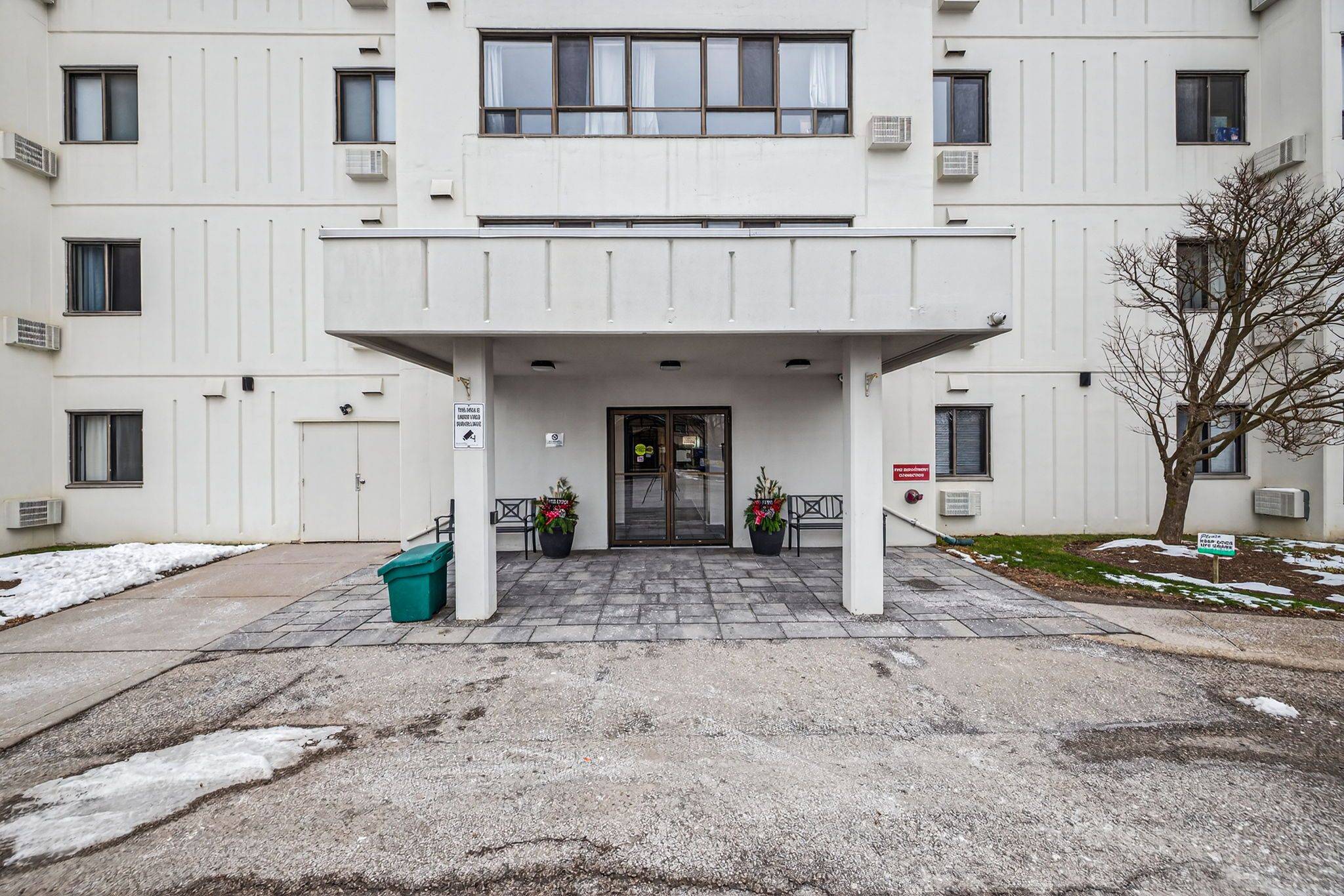 London South, ON N6J 4W4,135 Baseline RD W #102