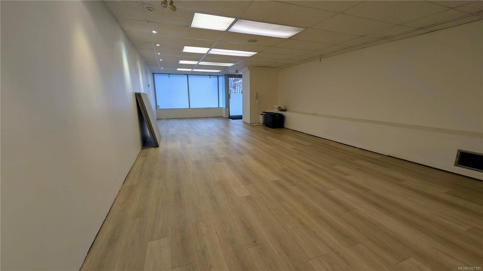 Victoria, BC V8W 3J2,625 Broughton St