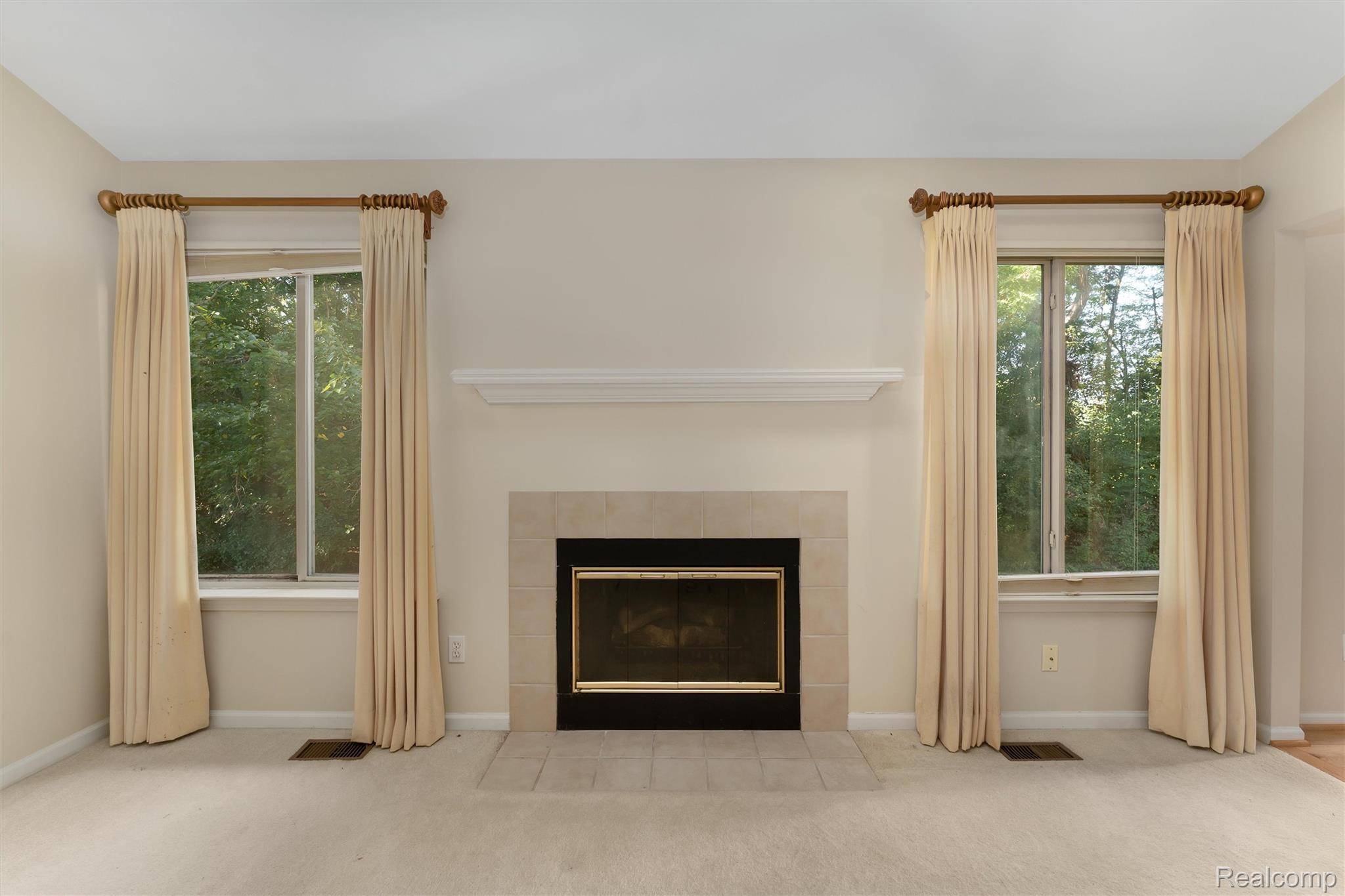 West Bloomfield, MI 48324,3120 Point Of The Woods DR