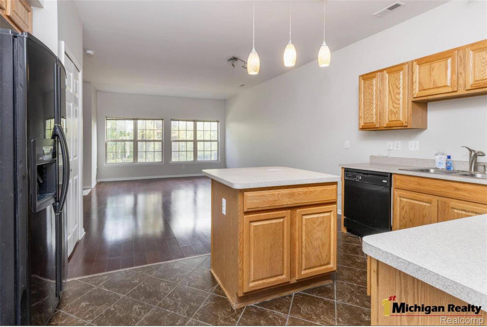 Livonia, MI 48150,11764 FARMINGTON RD #43