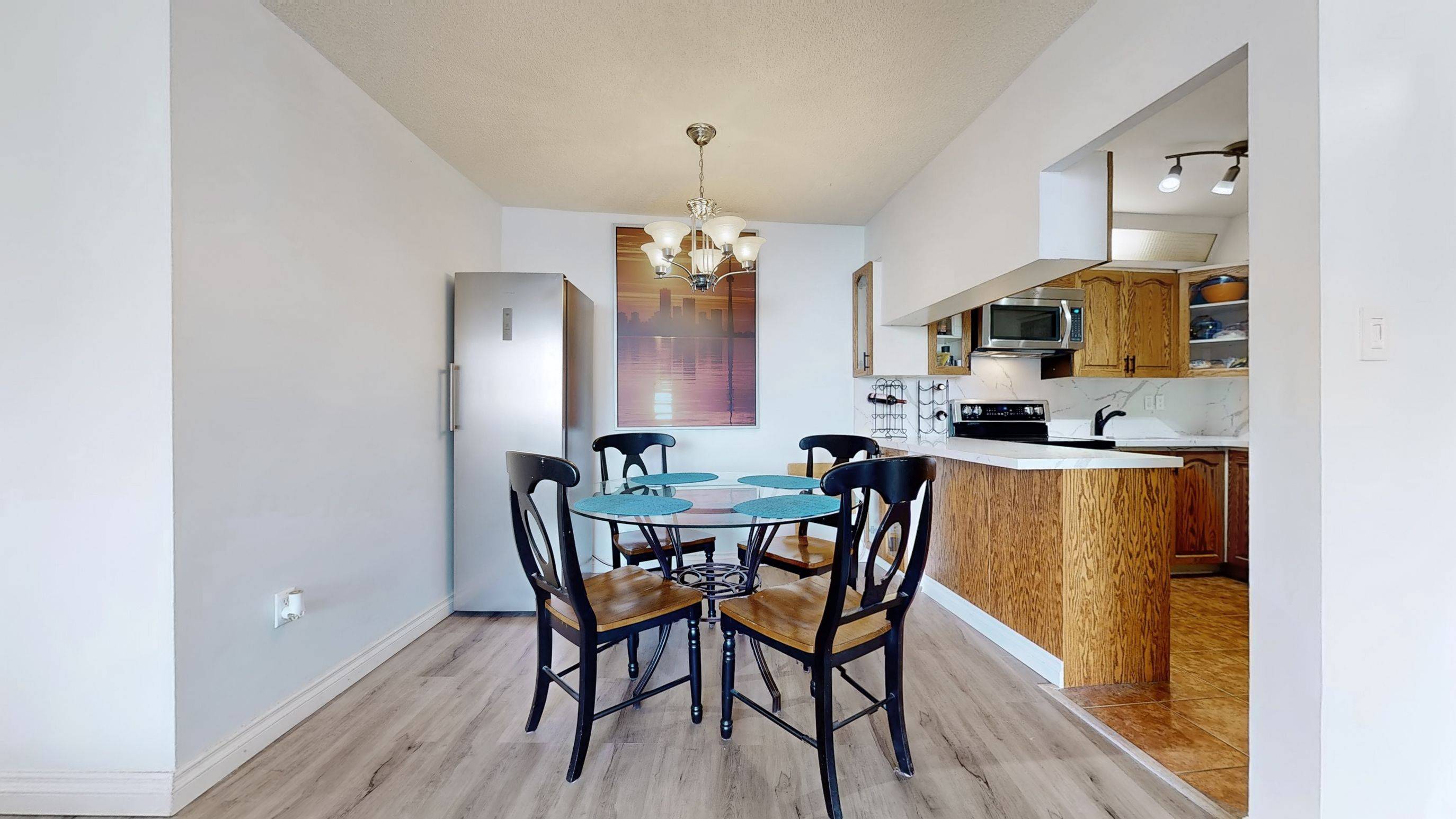 Toronto W09, ON M9R 1S9,330 Dixon RD #1007