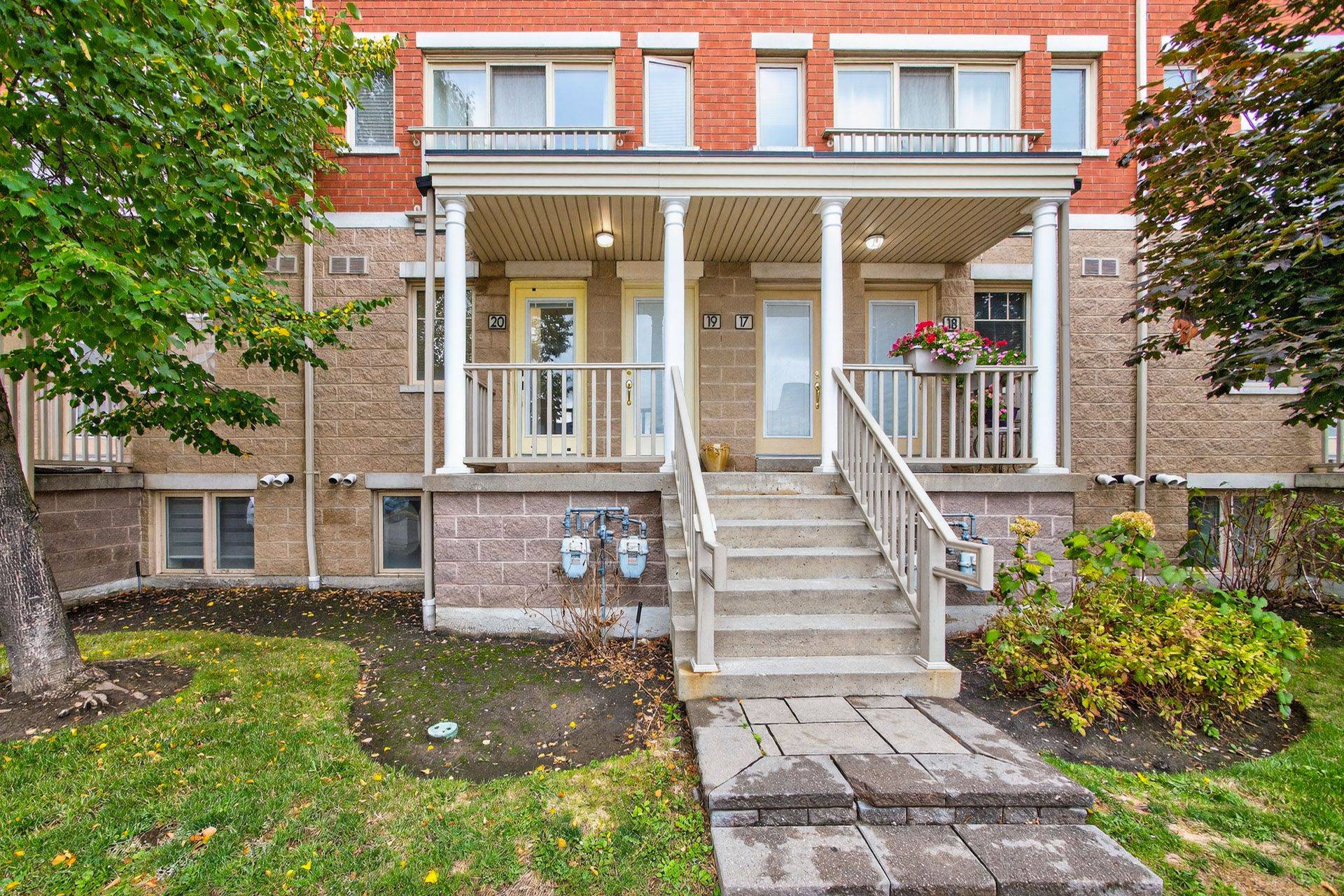 Mississauga, ON L5M 0E5,5050 Intrepid DR #20