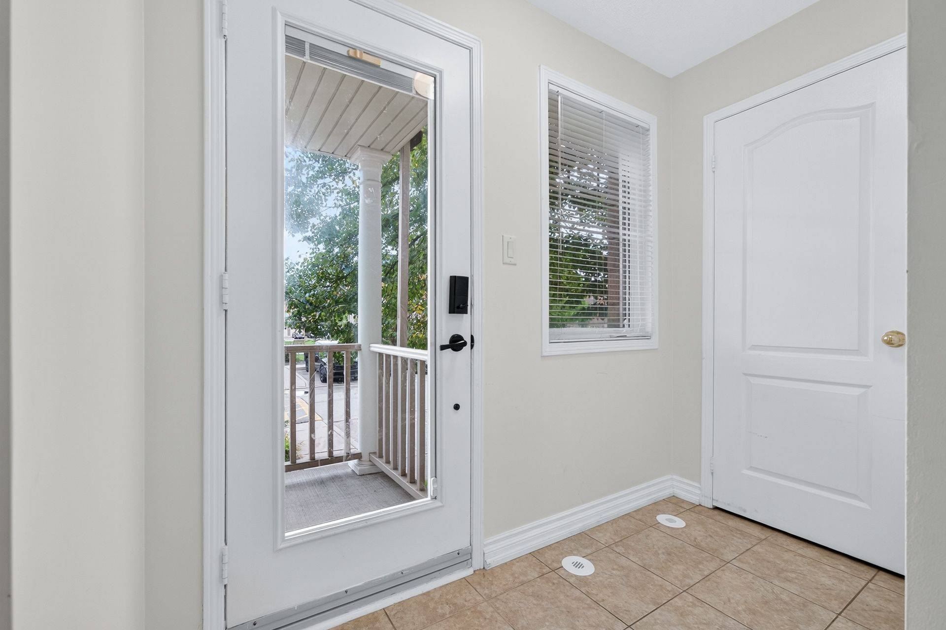 Mississauga, ON L5M 0E5,5050 Intrepid DR #20