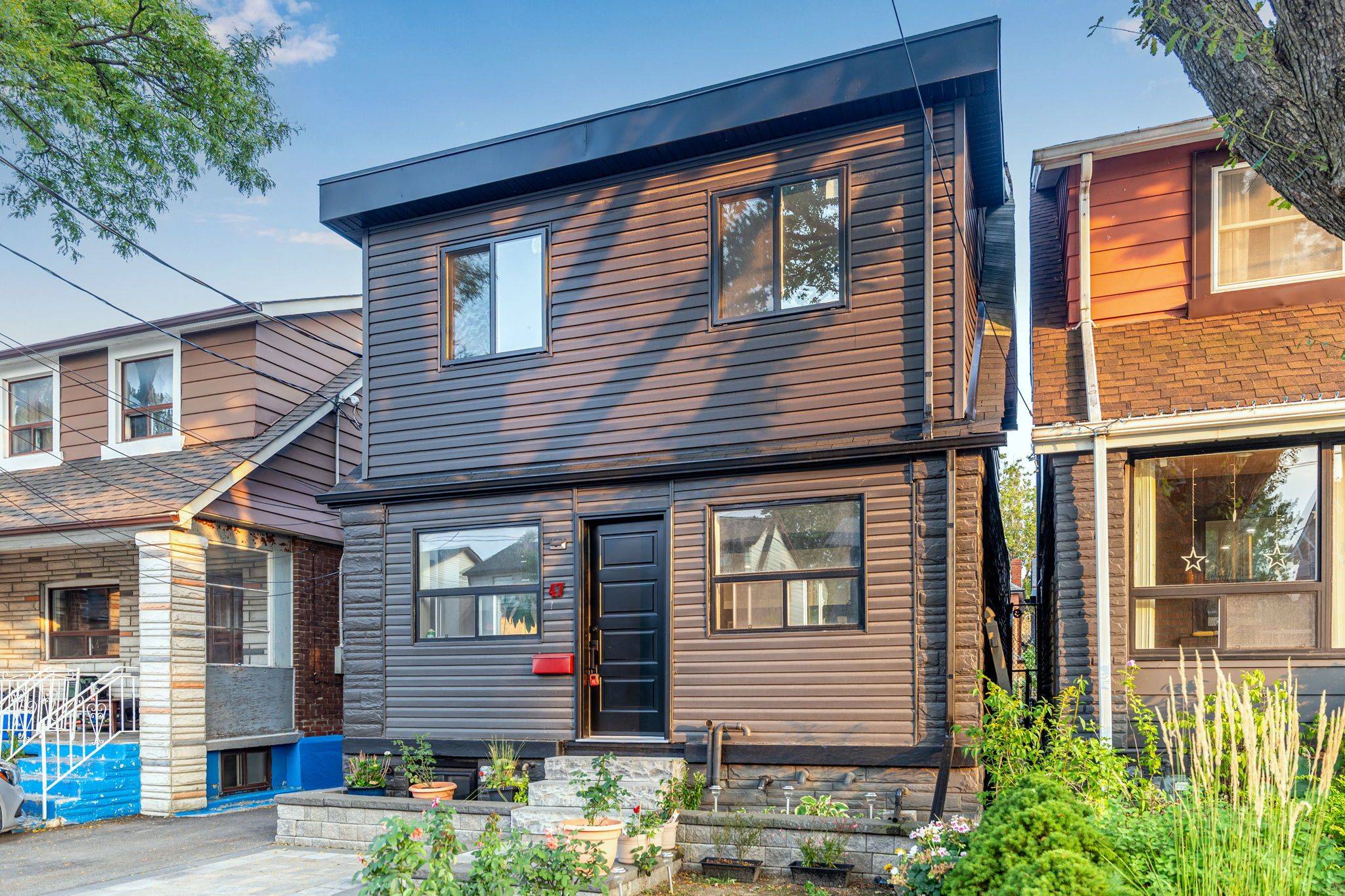 Toronto W04, ON M6M 2H5,47 Mahoney AVE