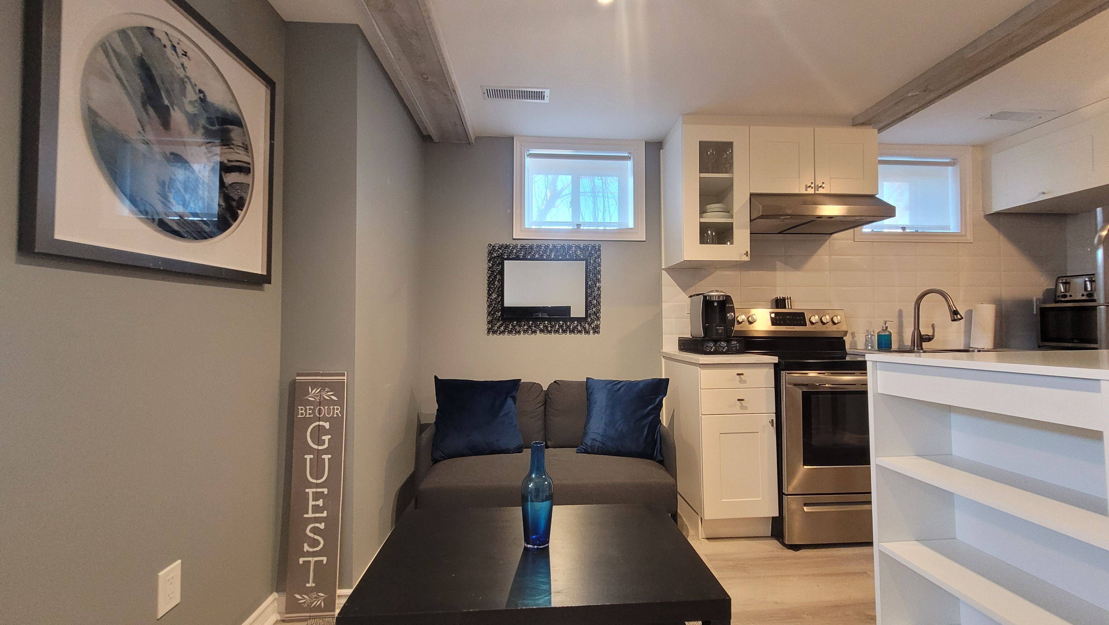 Mississauga, ON L5C 1W9,3379 Strabane DR #Lower