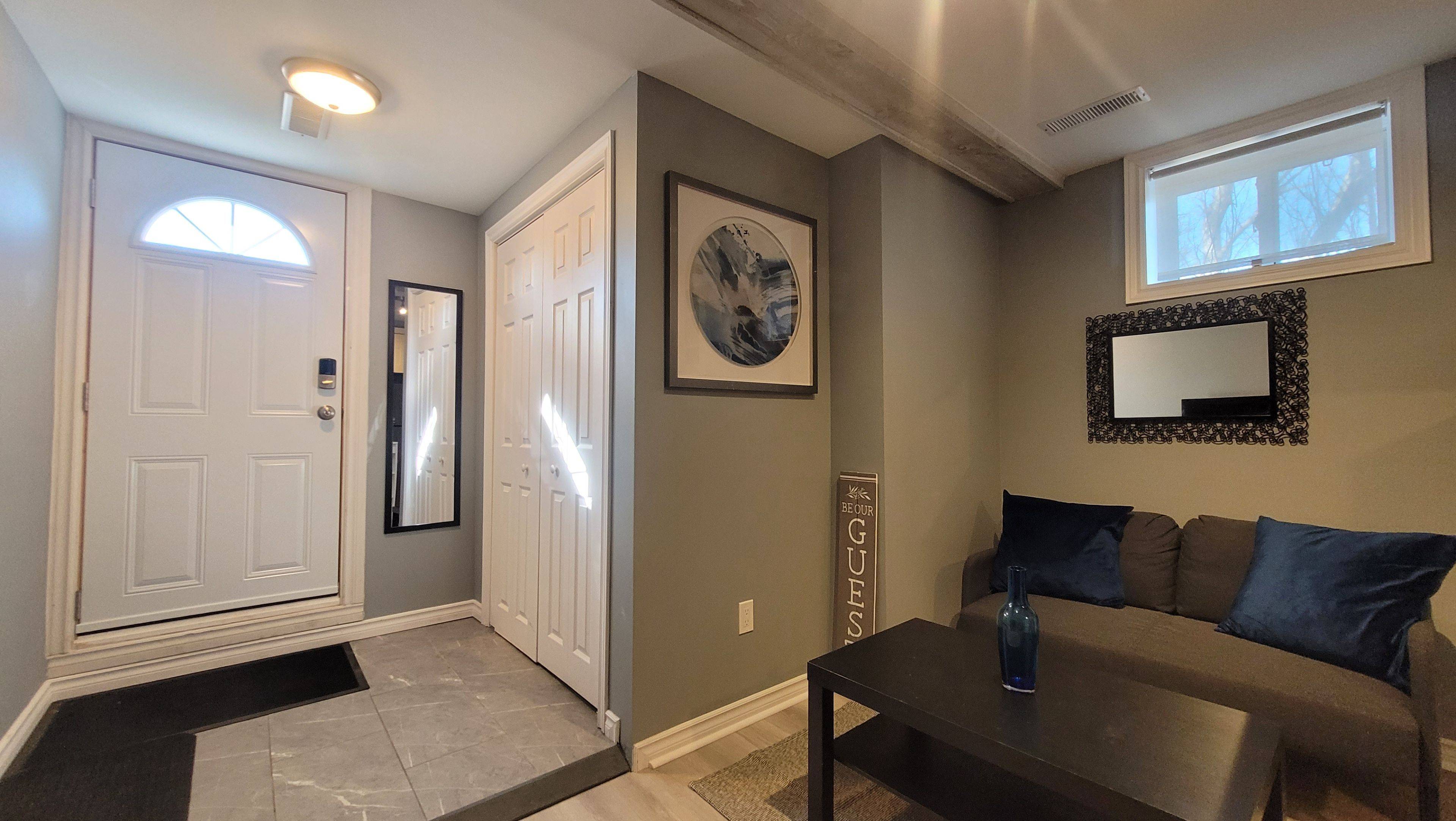 Mississauga, ON L5C 1W9,3379 Strabane DR #Lower