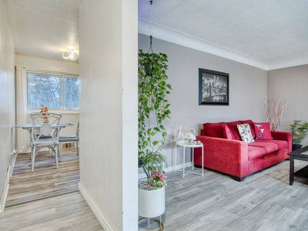 Niagara Falls, ON L2J 2X2,3664 Arlington AVE