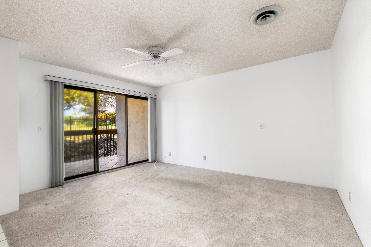 Kailua-kona, HI 96740,75-5863 KUAKINI HIGHWAY #218