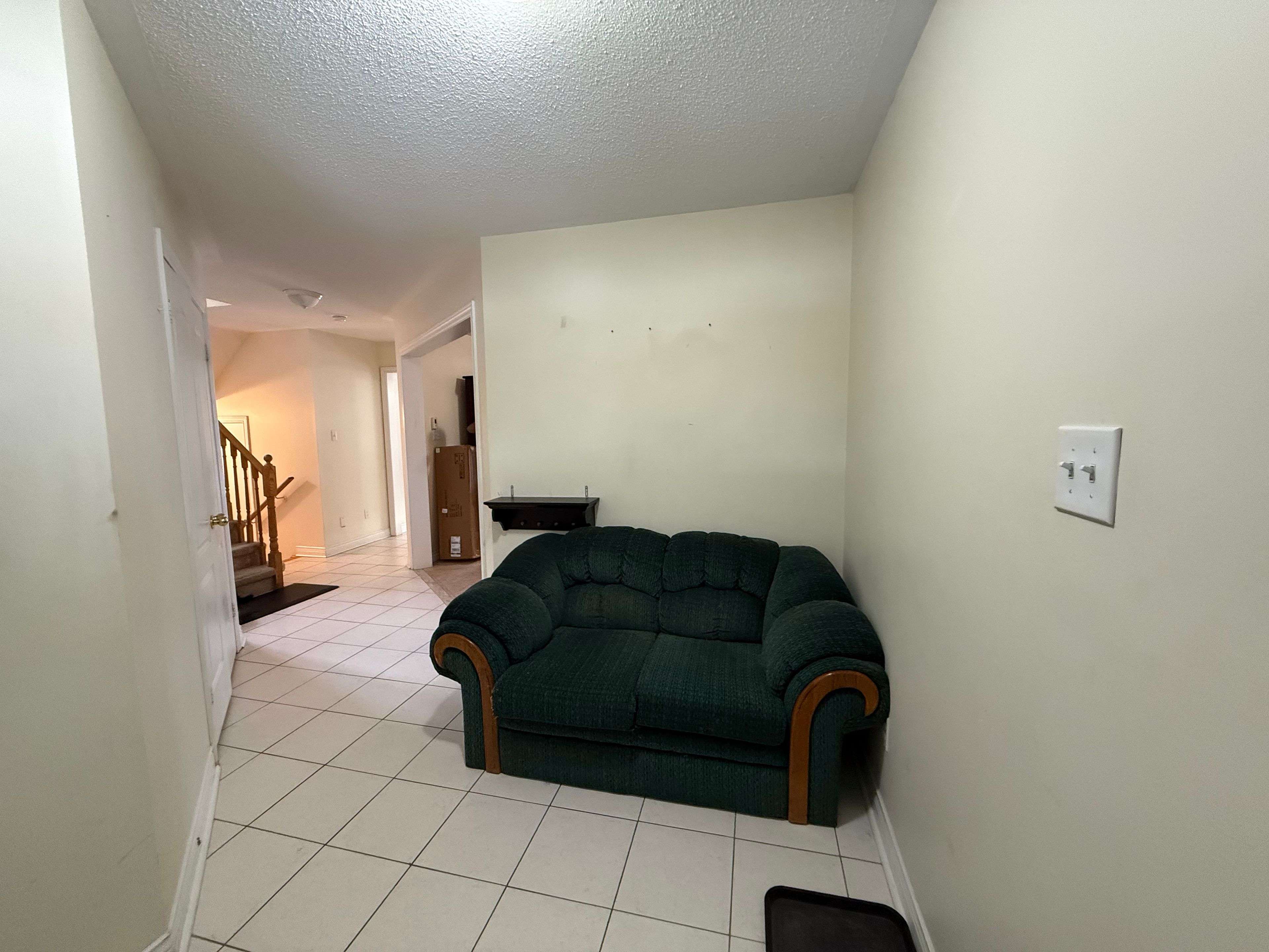 Whitby, ON L1R 0B1,40 Chatterson ST