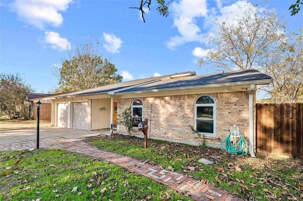 Burleson, TX 76028,736 NW Wood Street