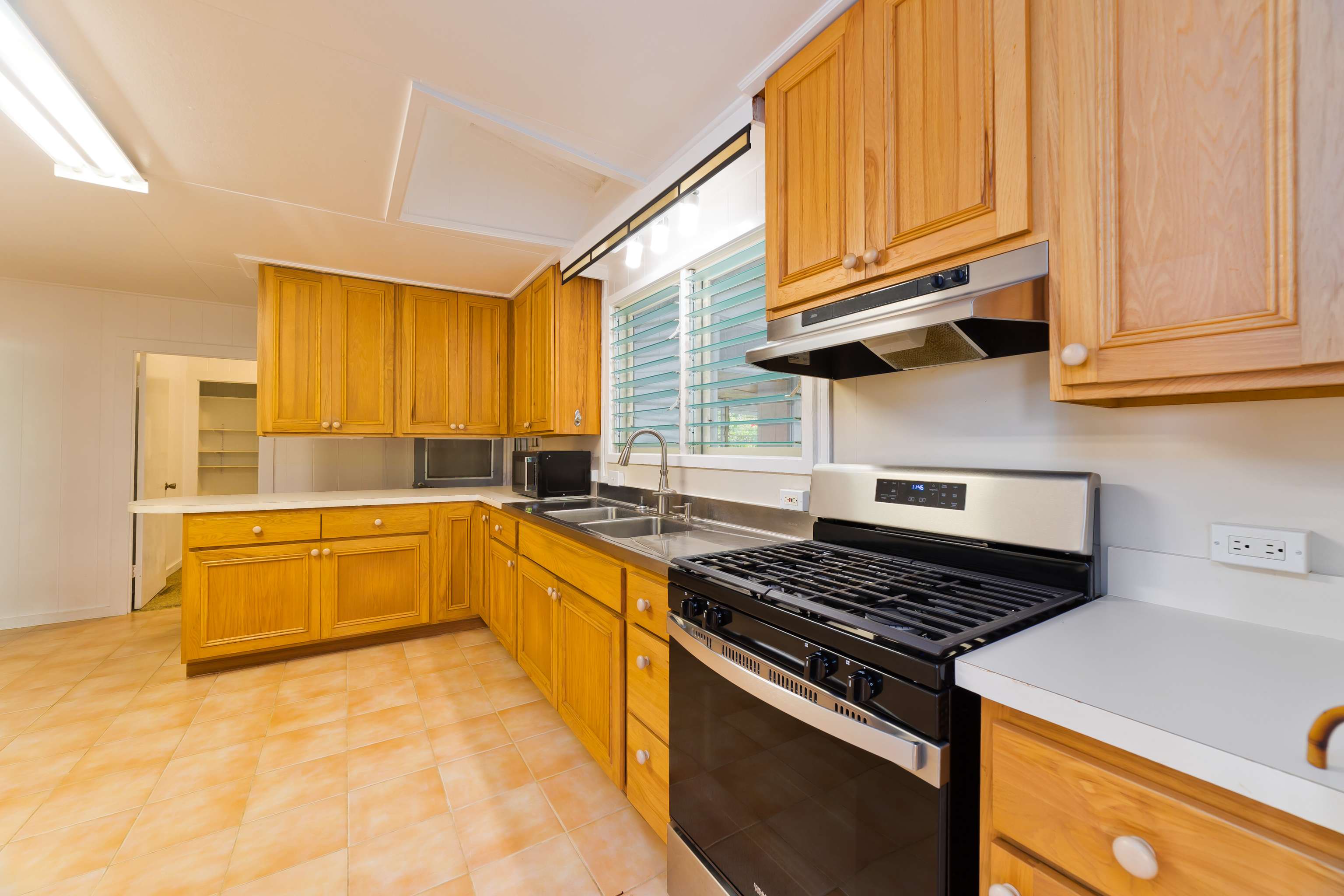 Kealakekua, HI 96750,79-7403 HAWAII BELT RD