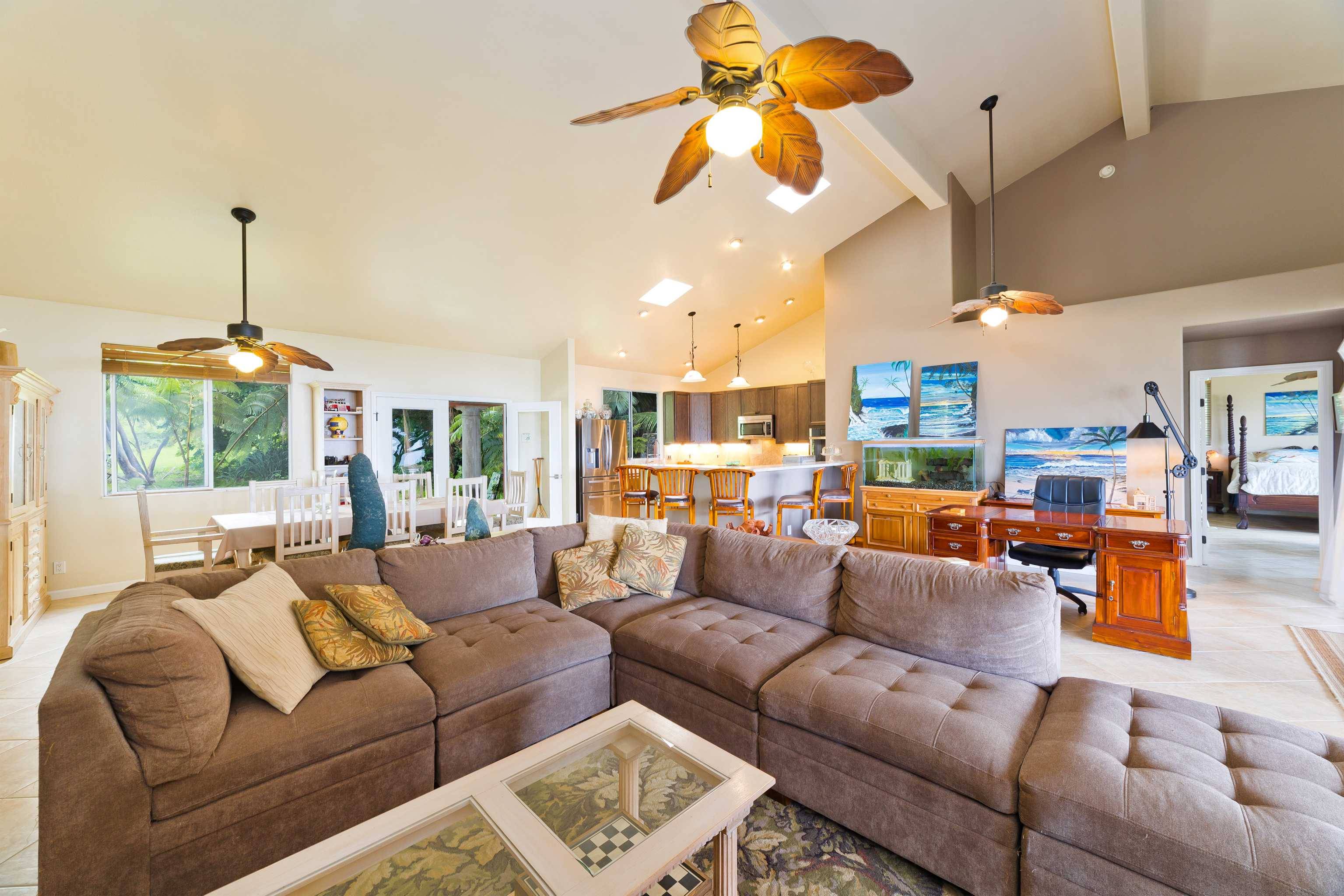 Kailua-kona, HI 96725,75-638 MAKAPONO PL