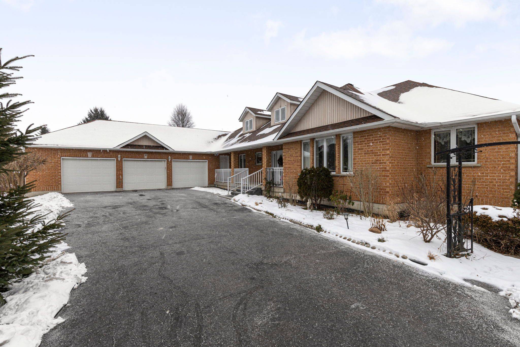 New Tecumseth, ON L0G 1W0,30 TECUMSETH HEIGHTS DR